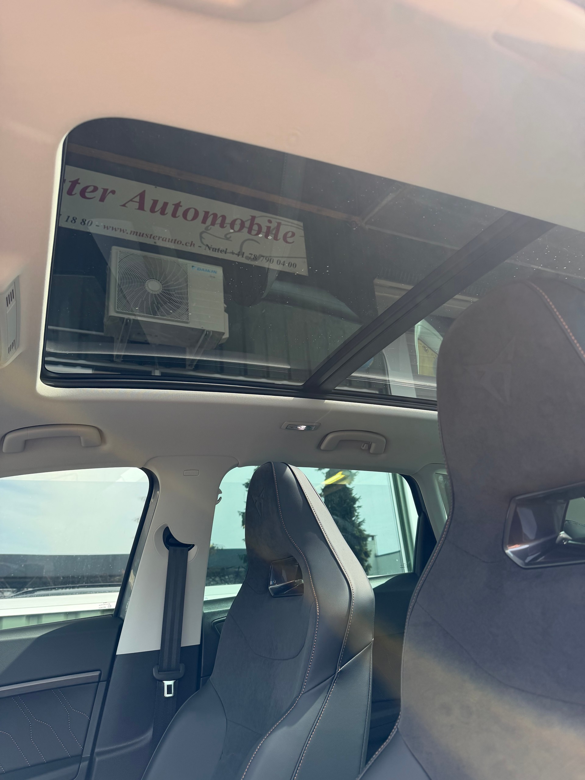 CUPRA Ateca 1.5 TSI DSG 150 PS mit Anhängerkupplung und Panoramadach und 41 % Rabatt !-image-17