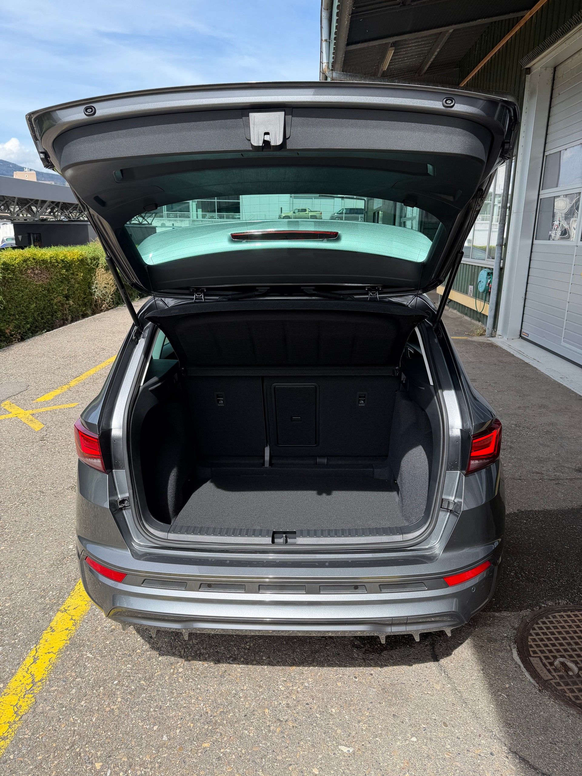 CUPRA Ateca 1.5 TSI DSG 150 PS mit Anhängerkupplung und Panoramadach und 41 % Rabatt !-image-21