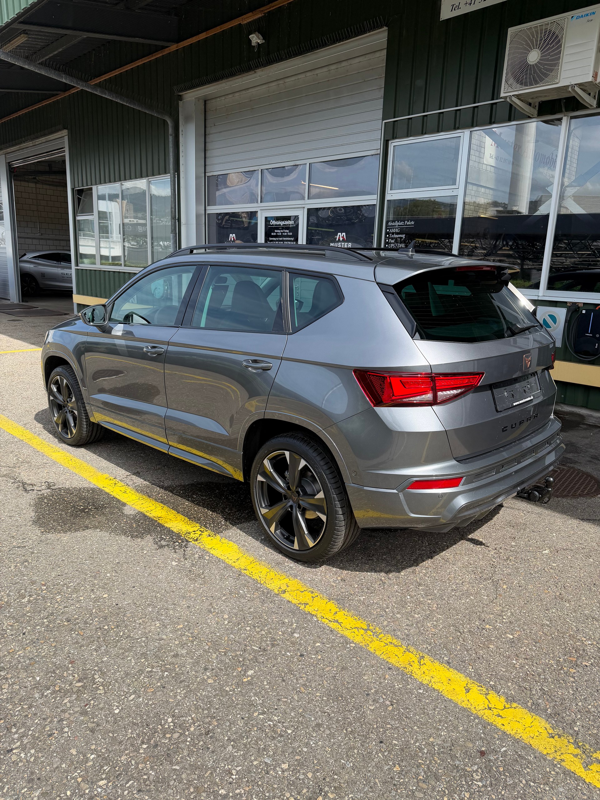 CUPRA Ateca 1.5 TSI DSG 150 PS mit Anhängerkupplung und Panoramadach und 41 % Rabatt !-showroom-element-1