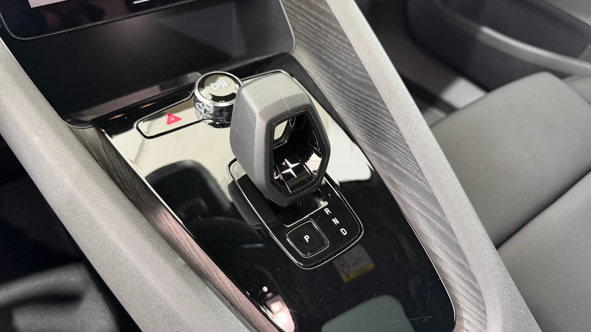 POLESTAR 2 Long Range Dual Motor-image-10