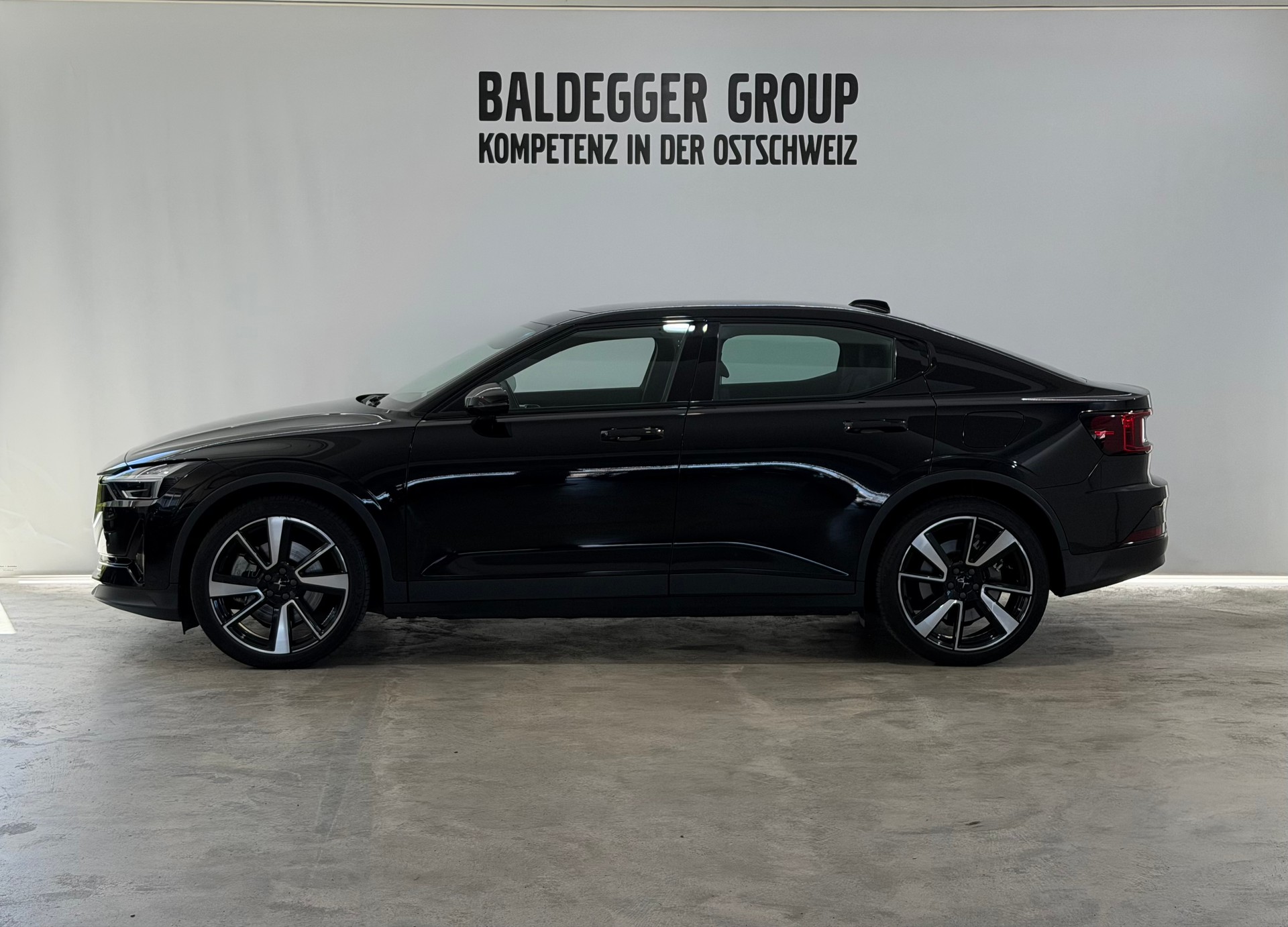 POLESTAR 2 Long Range Dual Motor-image-1