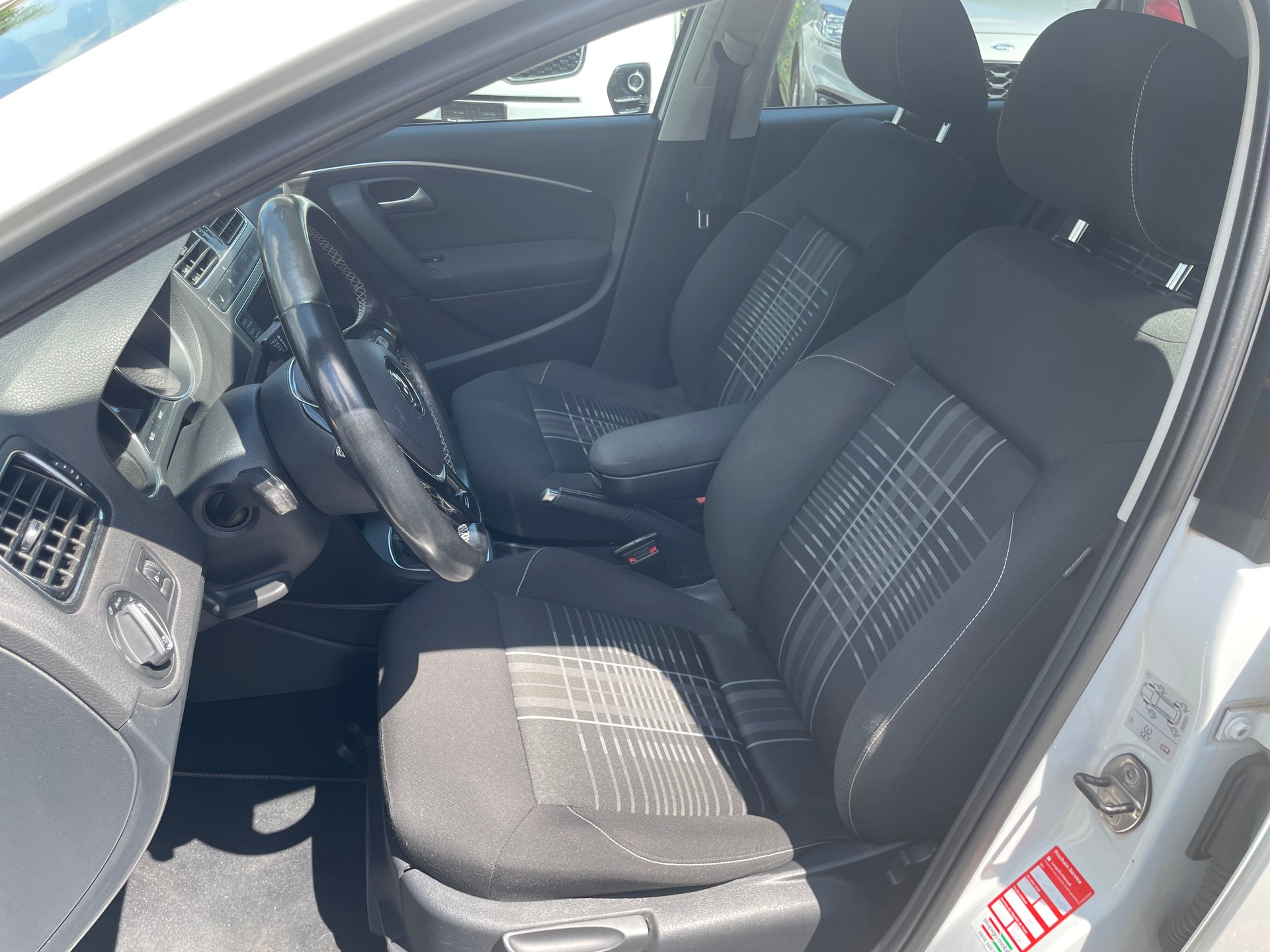 VW Polo 1.0 BMT Lounge-image-10