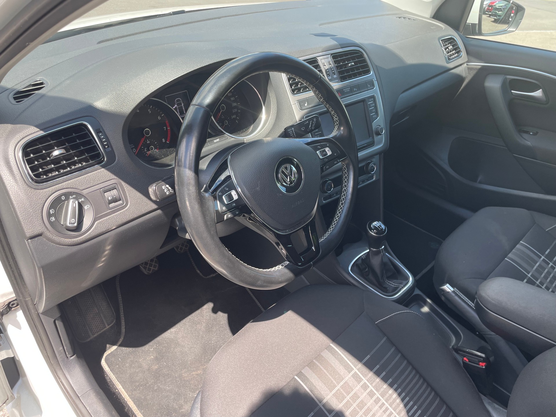 VW Polo 1.0 BMT Lounge-image-9