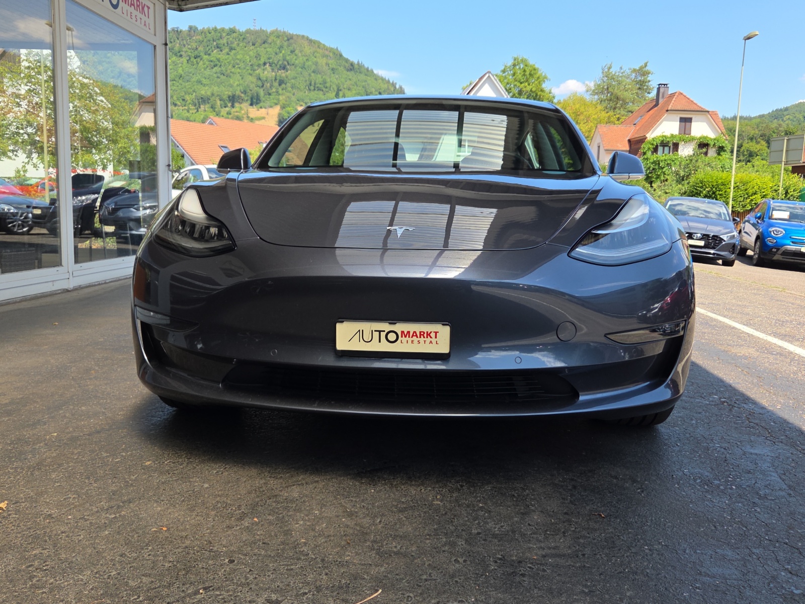 TESLA Model 3 Long Range Dual Motor AWD-showroom-element-3