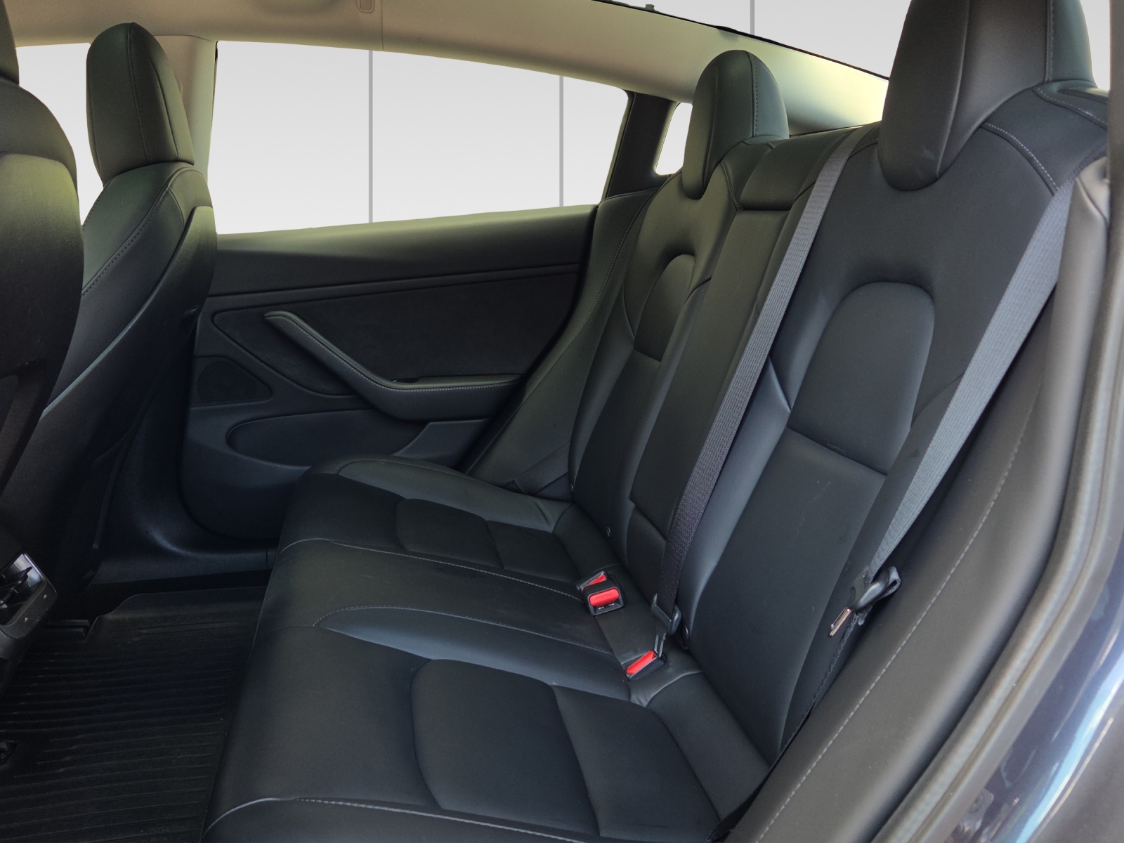 TESLA Model 3 Long Range Dual Motor AWD-image-10