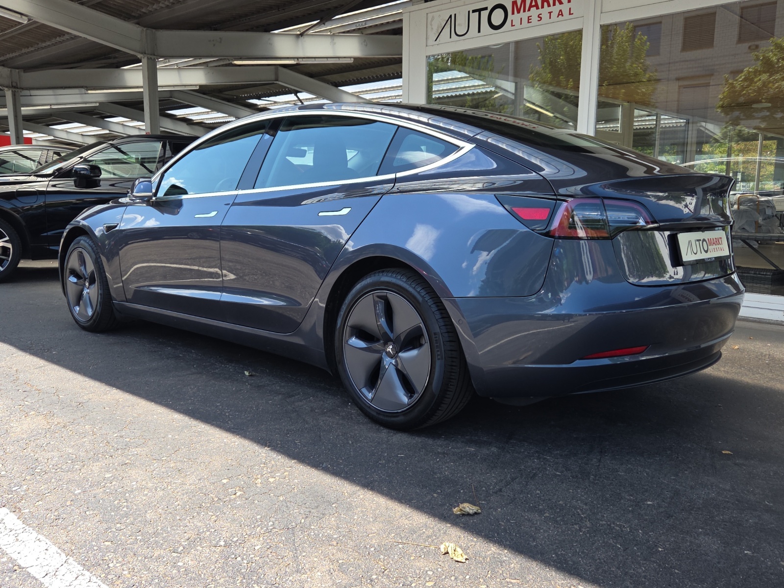 TESLA Model 3 Long Range Dual Motor AWD-showroom-element-2