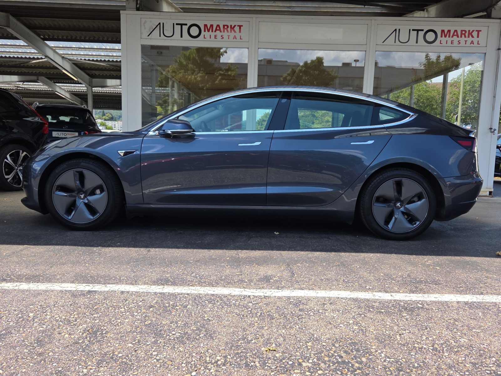 TESLA Model 3 Long Range Dual Motor AWD-showroom-element-1