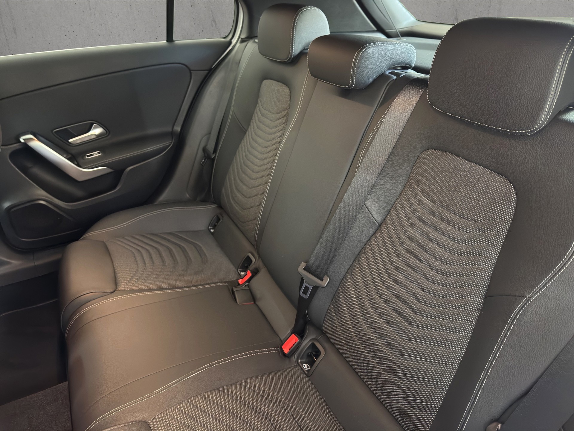 MERCEDES-BENZ A 200 7G-DCT Progressive Line Advanced-image-9