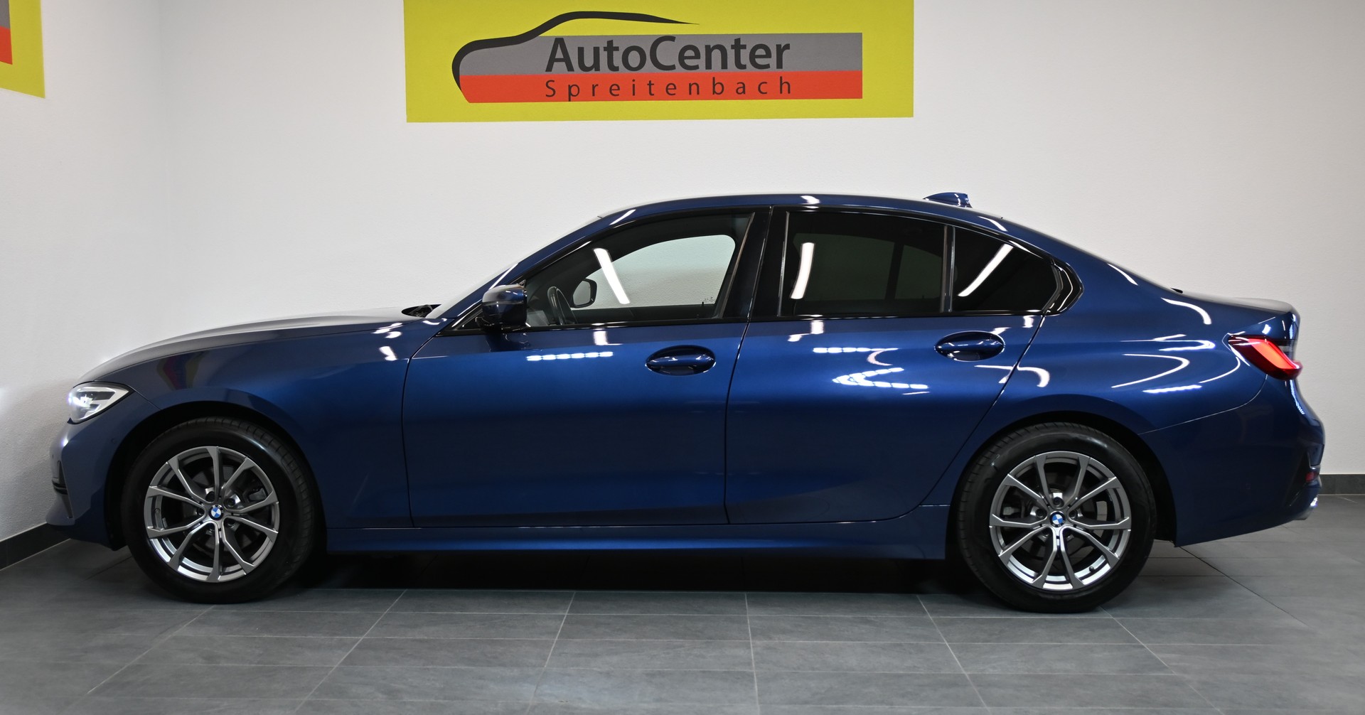 BMW 320d xDrive 48V Steptronic Sport Line-image-11