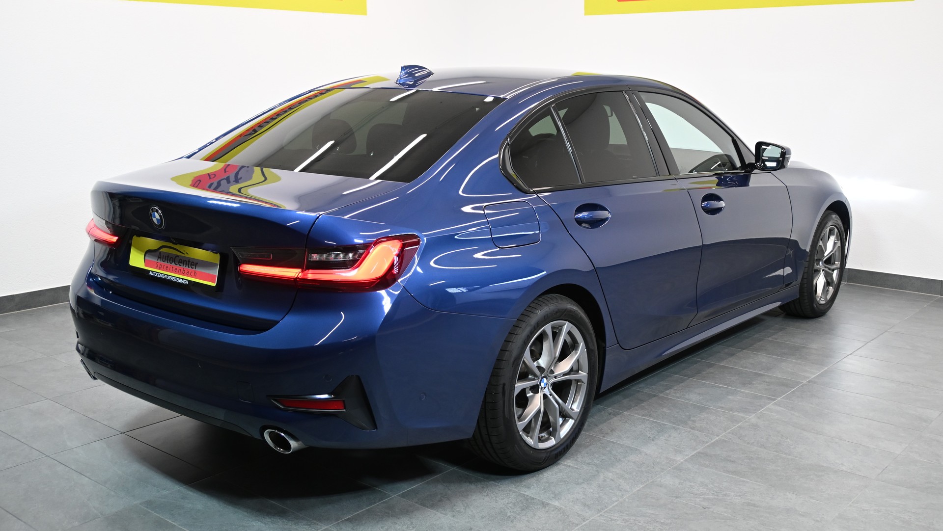 BMW 320d xDrive 48V Steptronic Sport Line-image-12