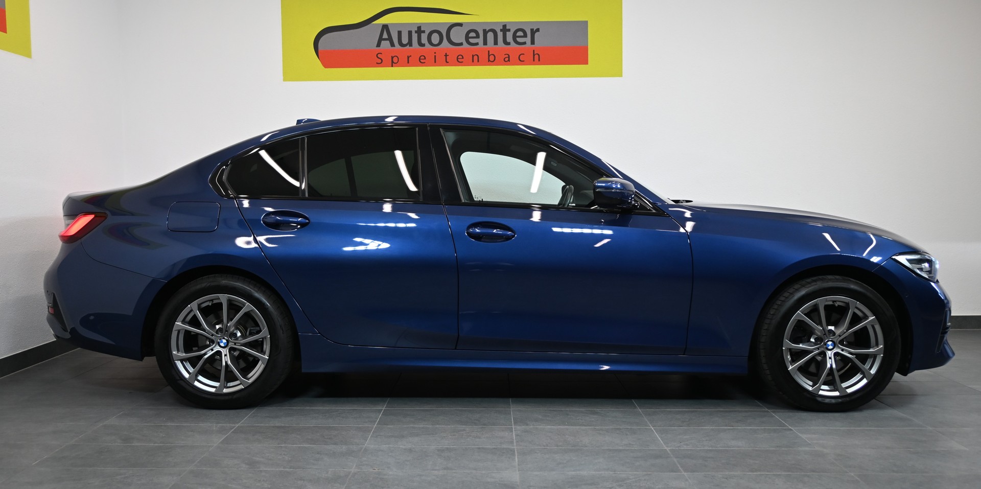 BMW 320d xDrive 48V Steptronic Sport Line-image-13