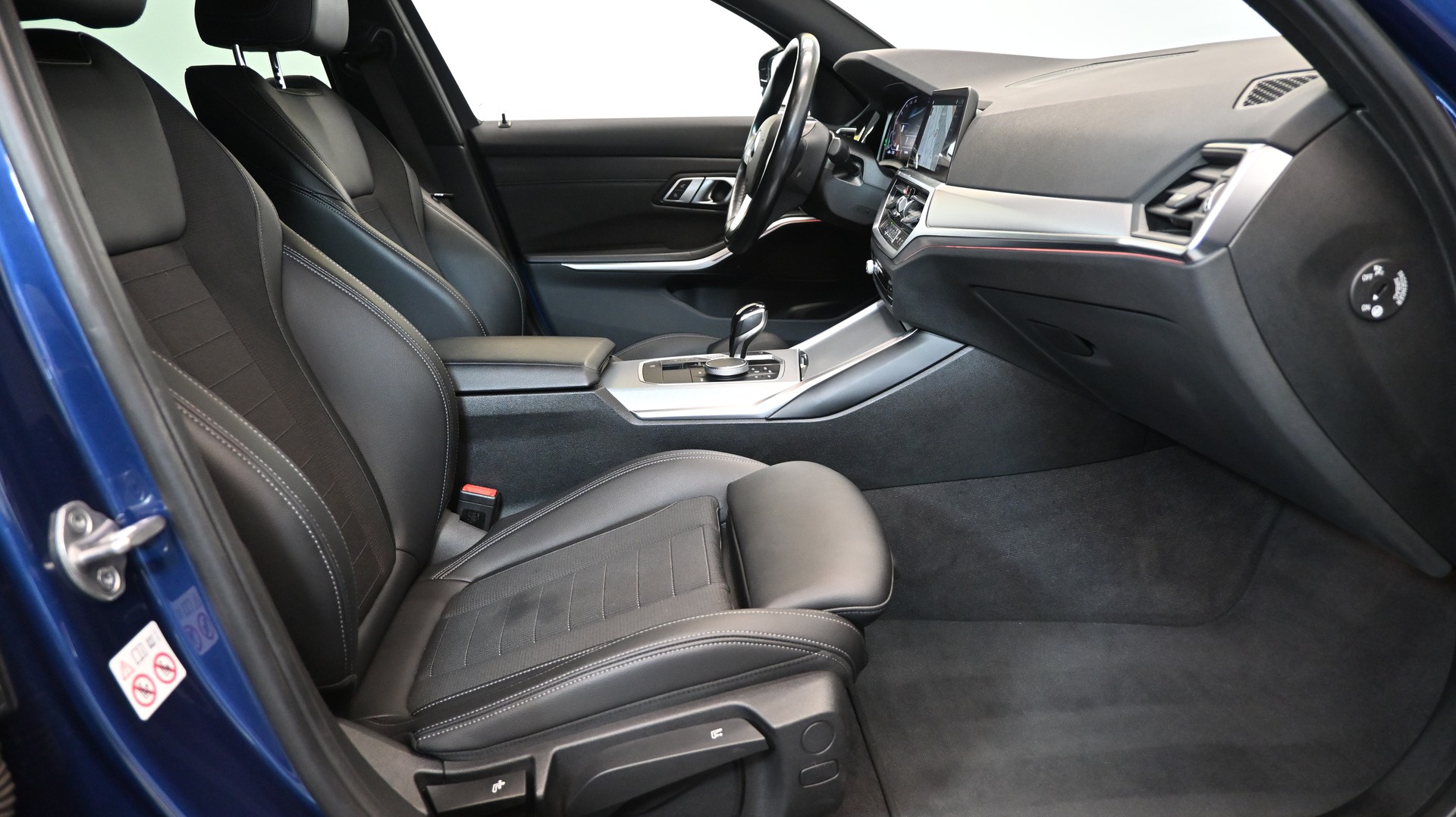BMW 320d xDrive 48V Steptronic Sport Line-image-2
