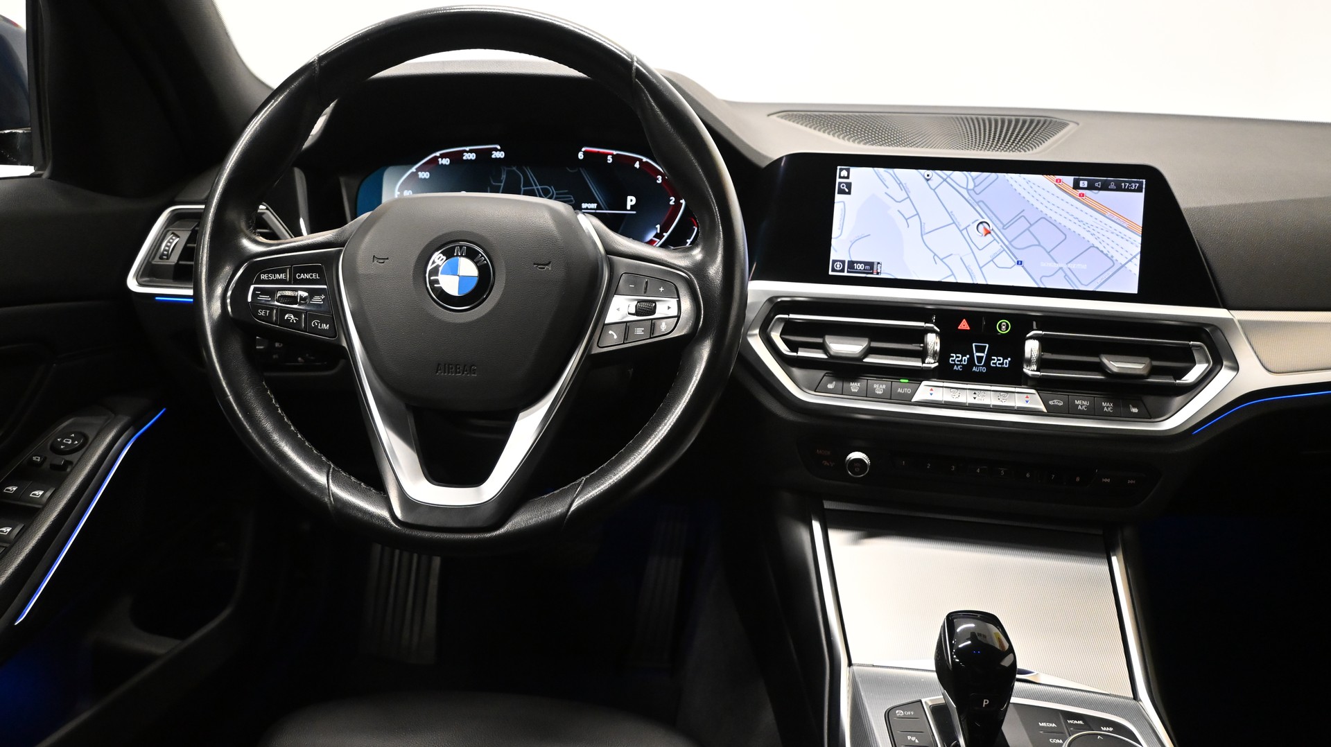 BMW 320d xDrive 48V Steptronic Sport Line-image-5