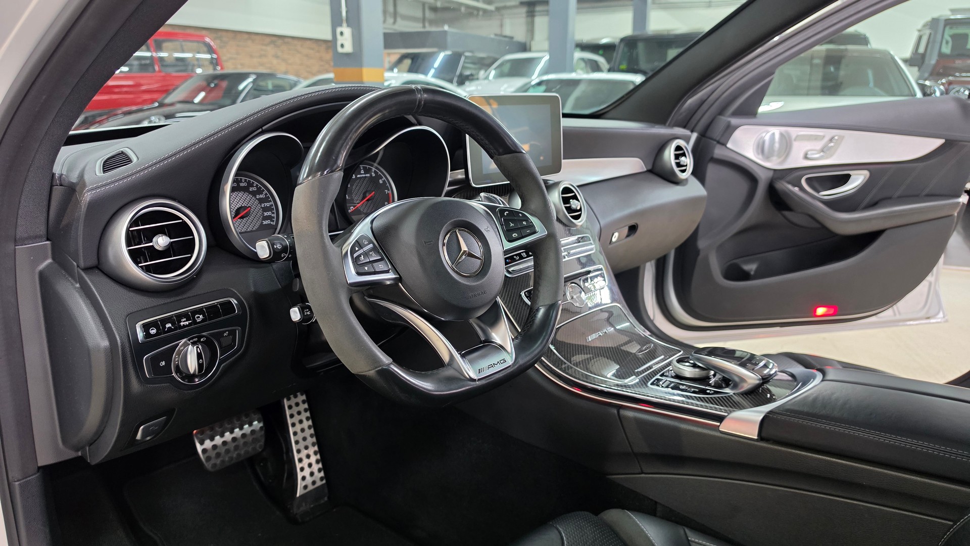 MERCEDES-BENZ C 63 AMG Speedshift-image-18
