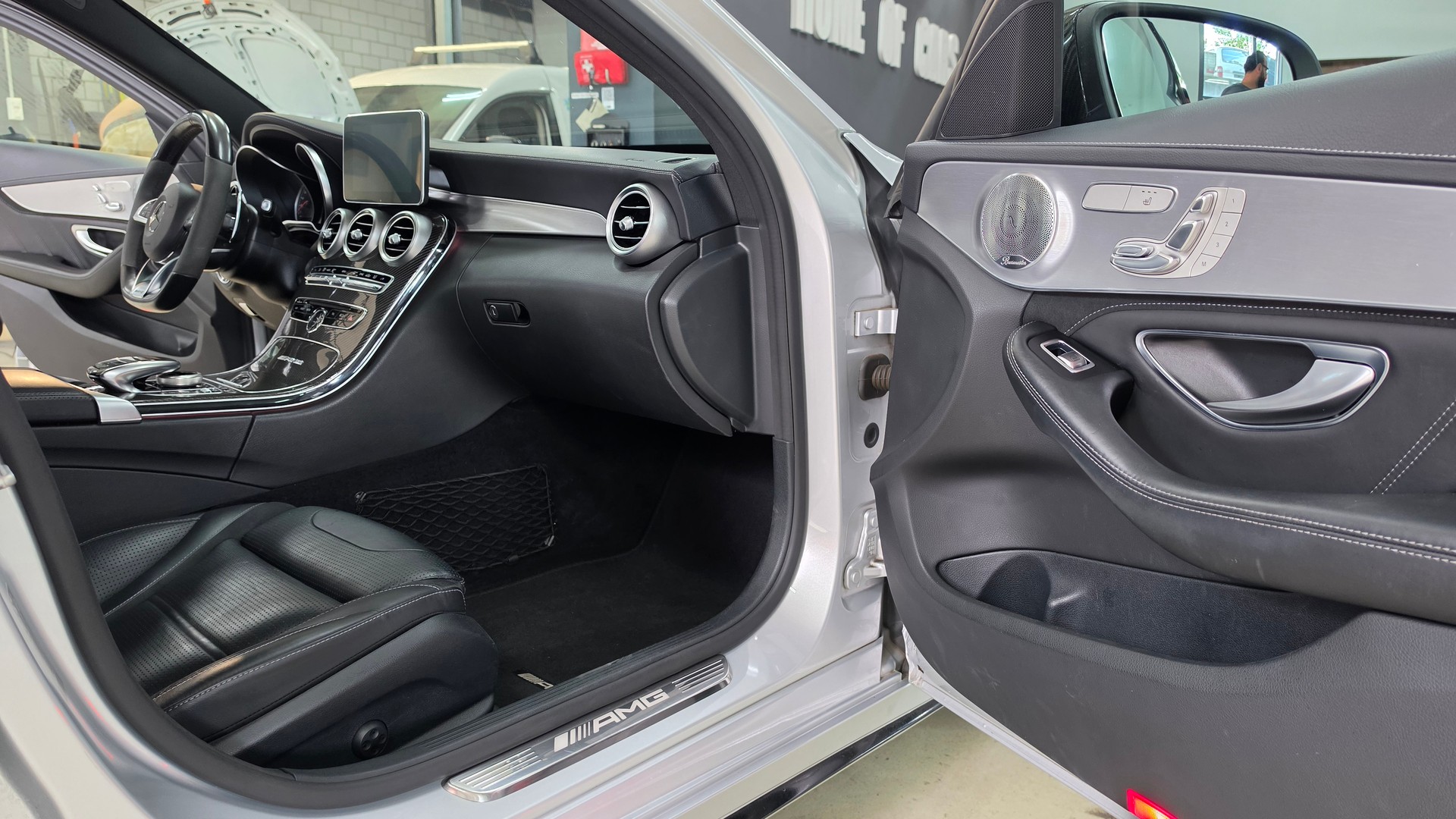 MERCEDES-BENZ C 63 AMG Speedshift-image-25