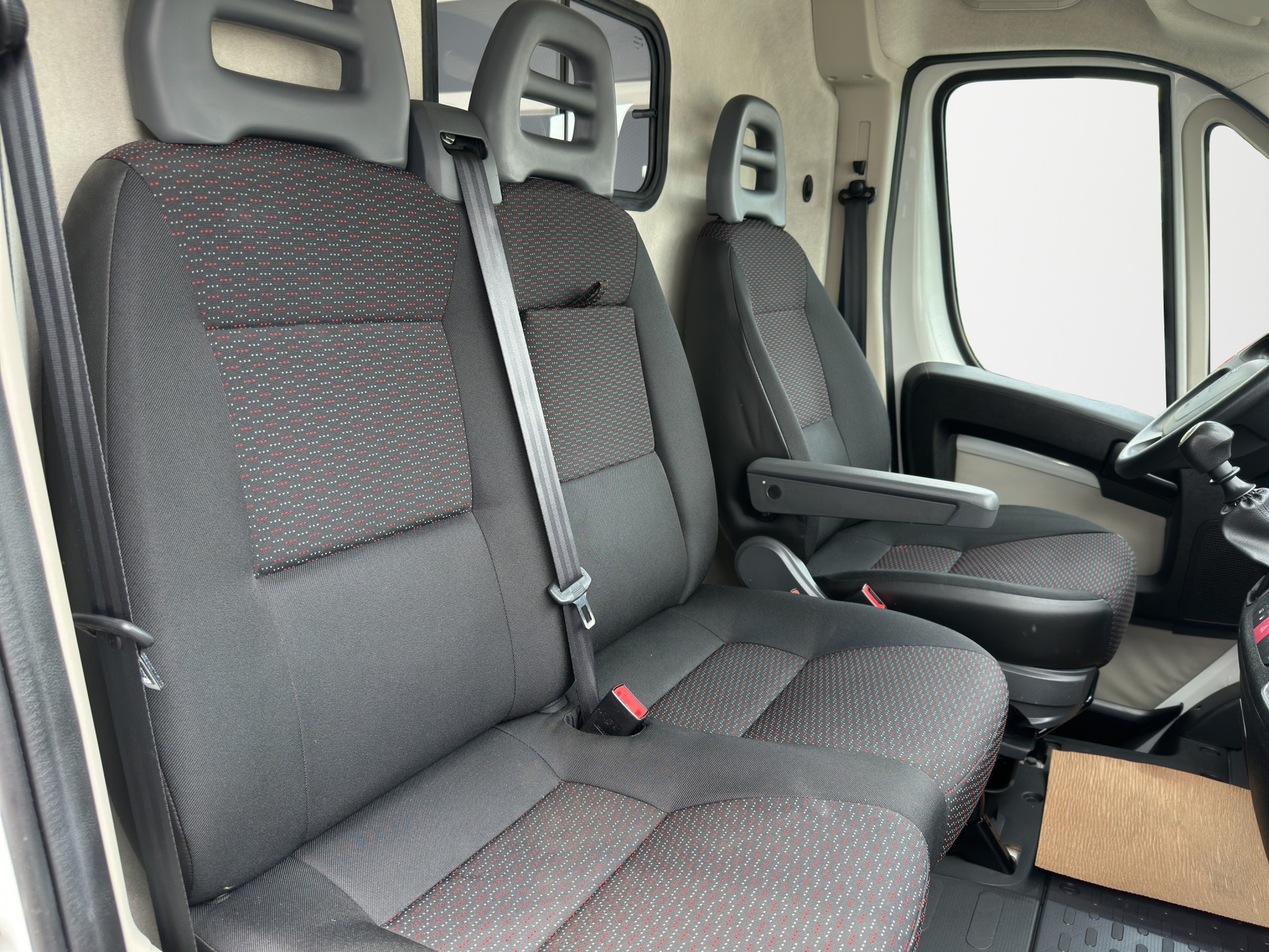 PEUGEOT Boxer 2.0 HDI 335 Active L2H2-image-14