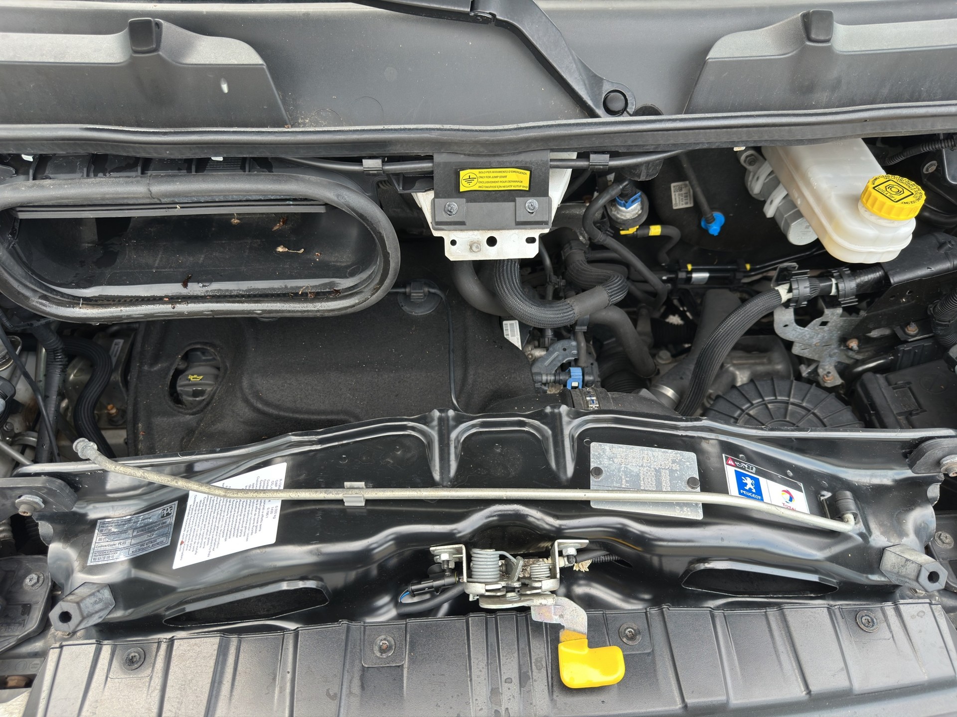 PEUGEOT Boxer 2.0 HDI 335 Active L2H2-image-17