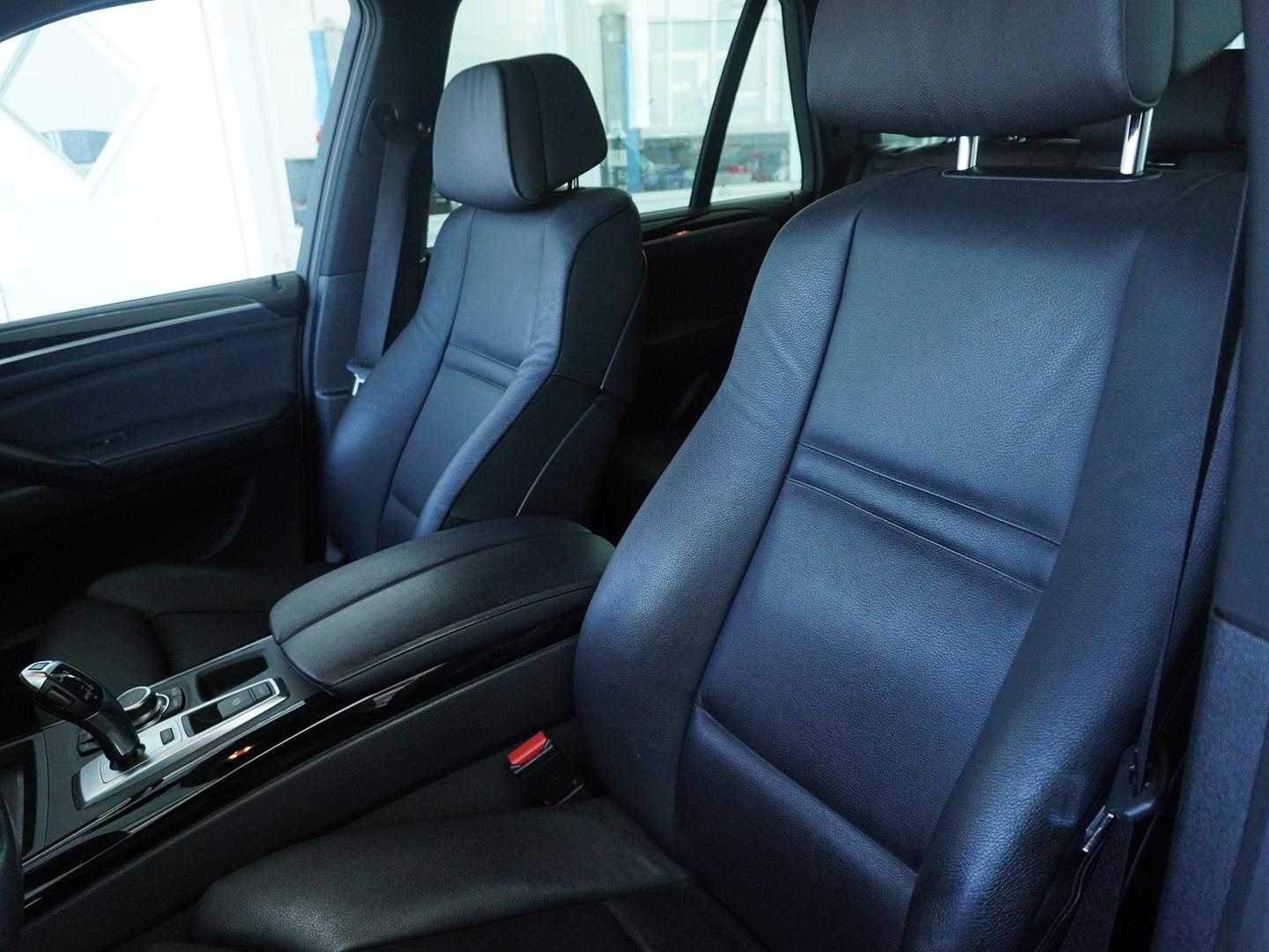 BMW X5 xDrive 50i Steptronic M Sport-image-4