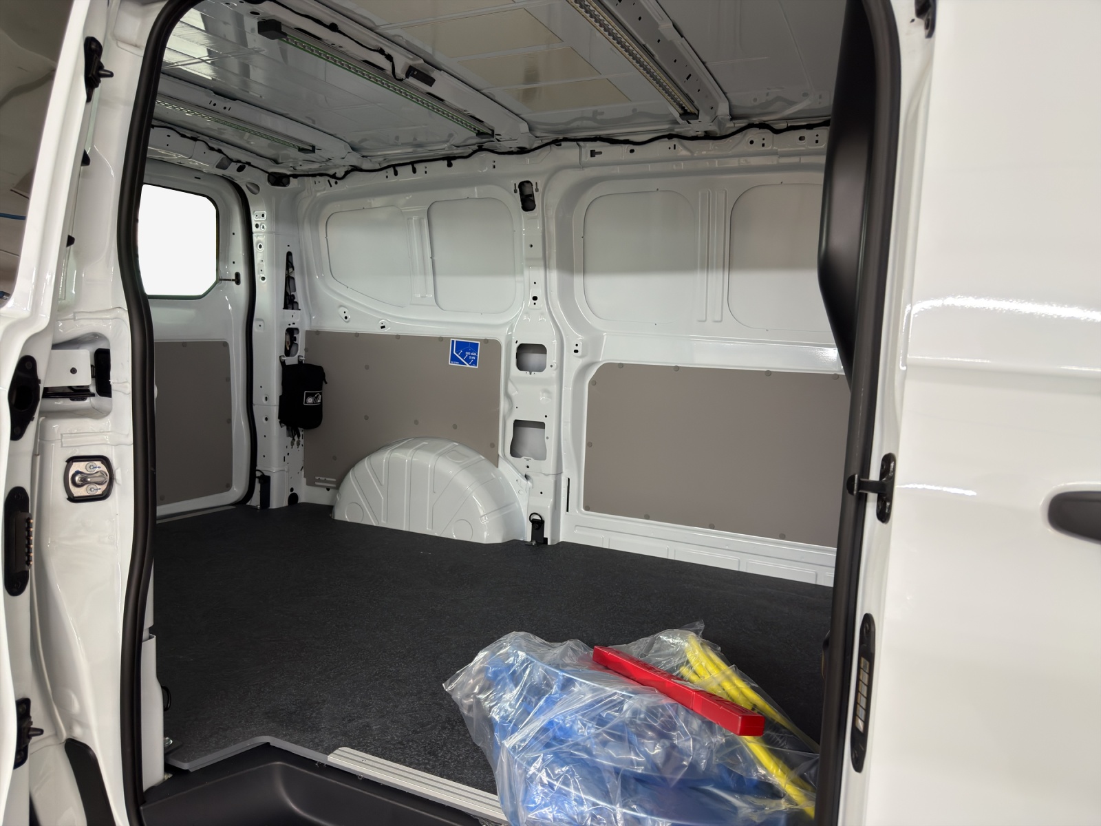 VW e-Transporter 70 kWh-image-11