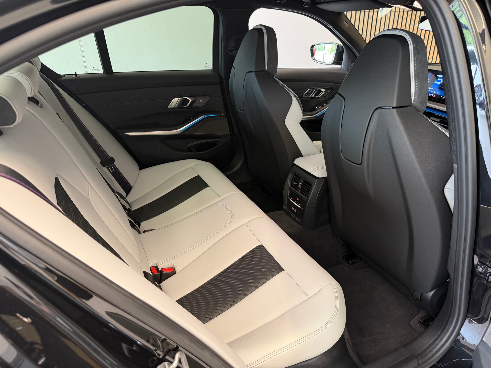 BMW M3 Competition M xDrive-image-19