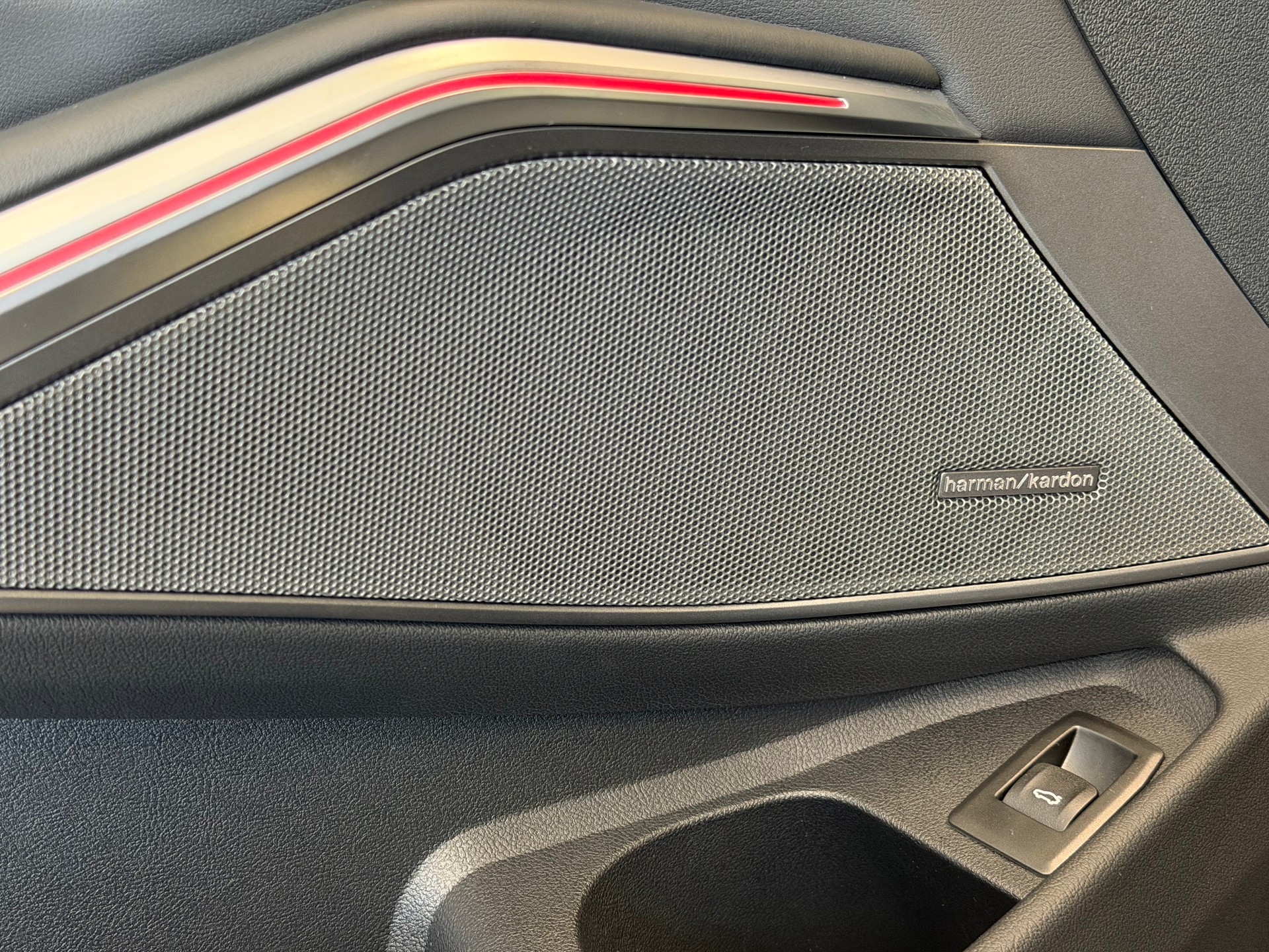 BMW M3 Competition M xDrive-image-12