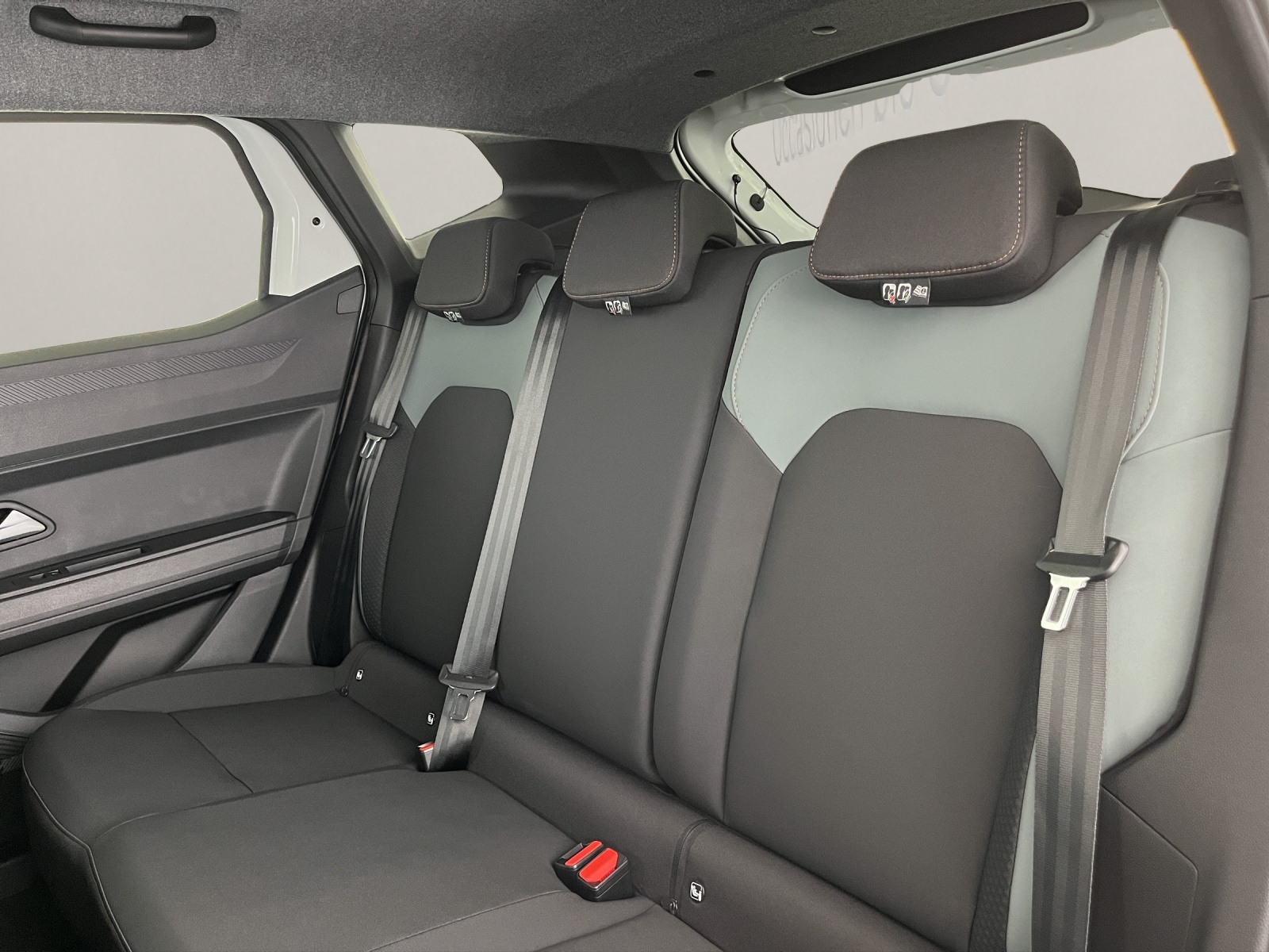 DACIA Duster 1.2 Hybrid Extreme 4WD-image-16