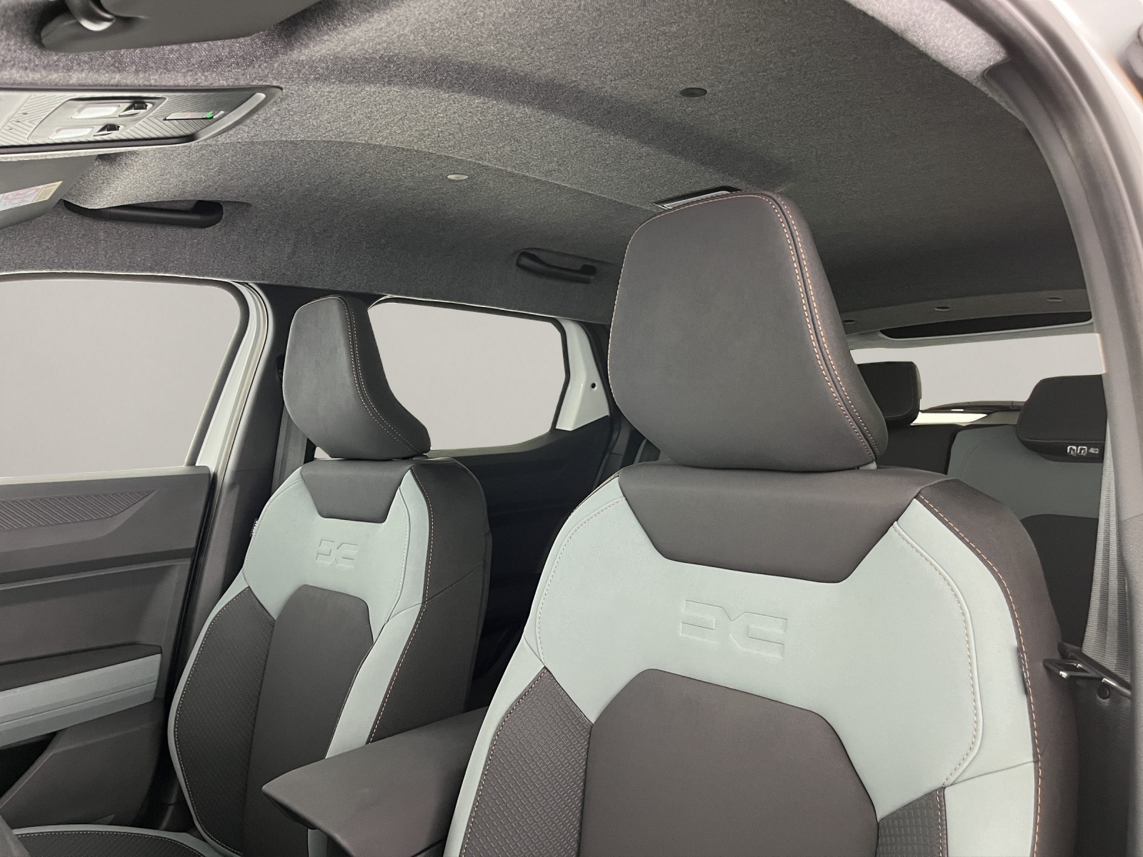 DACIA Duster 1.2 Hybrid Extreme 4WD-image-14