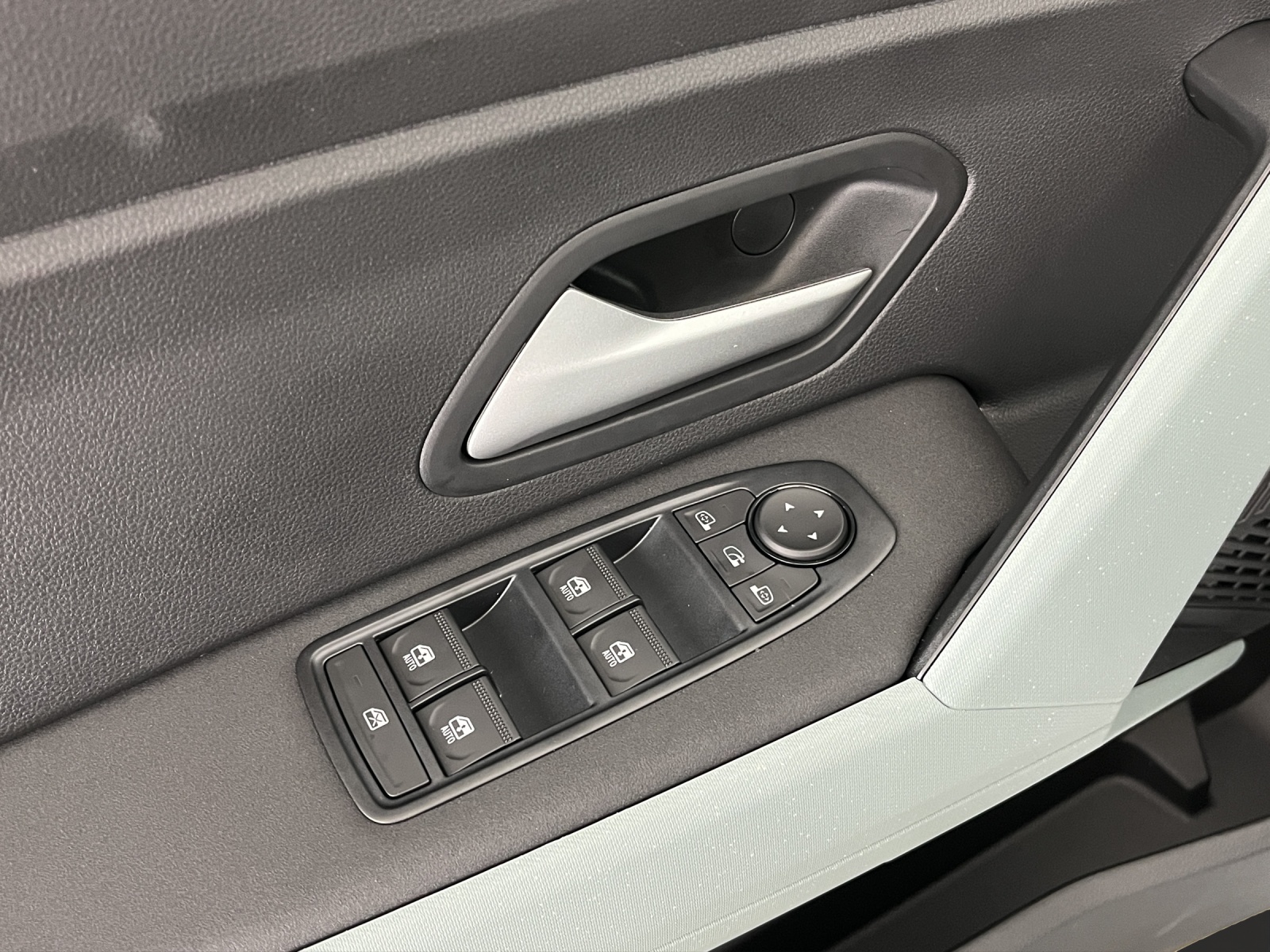 DACIA Duster 1.2 Hybrid Extreme 4WD-image-12