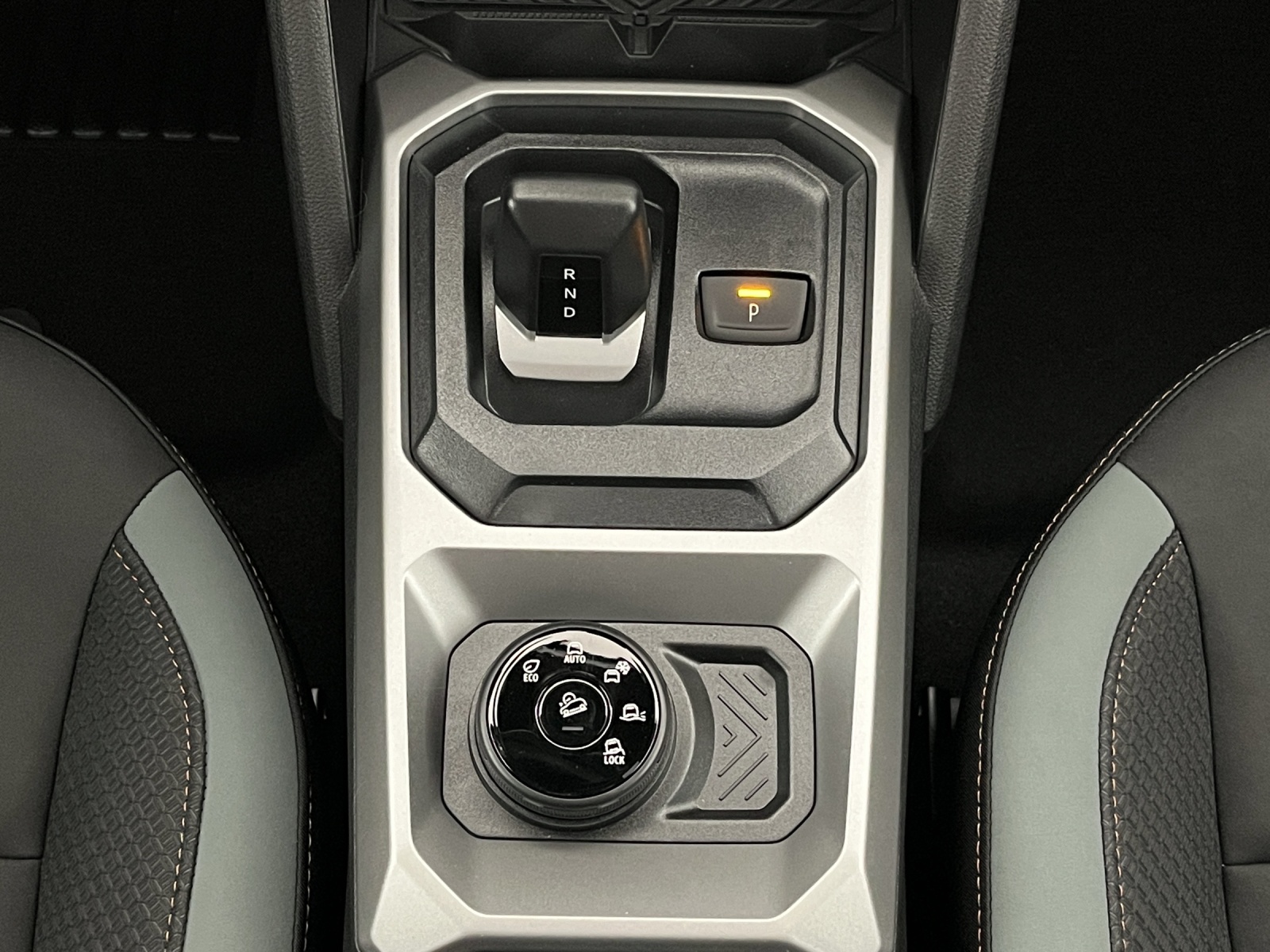 DACIA Duster 1.2 Hybrid Extreme 4WD-image-13