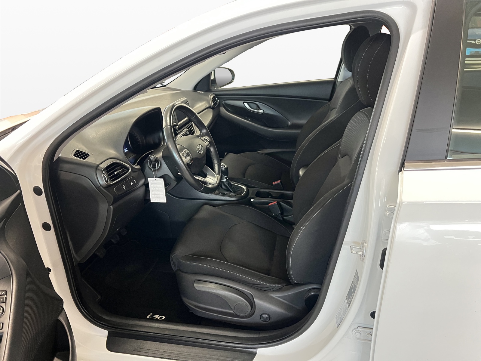 HYUNDAI i30 1.4 T-GDi Amplia-image-10