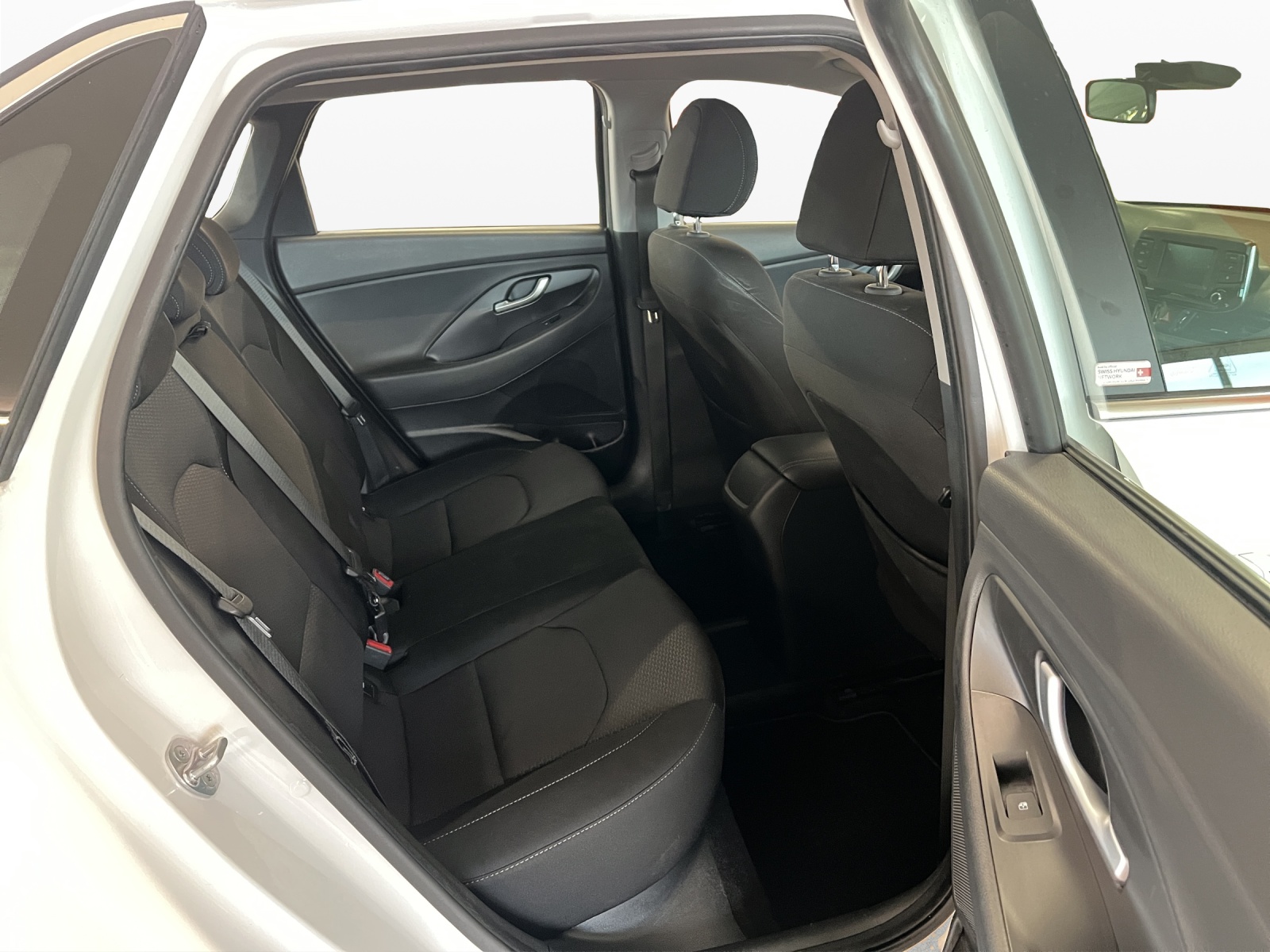 HYUNDAI i30 1.4 T-GDi Amplia-image-9