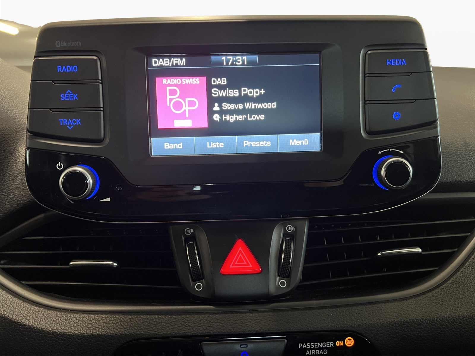 HYUNDAI i30 1.4 T-GDi Amplia-image-12