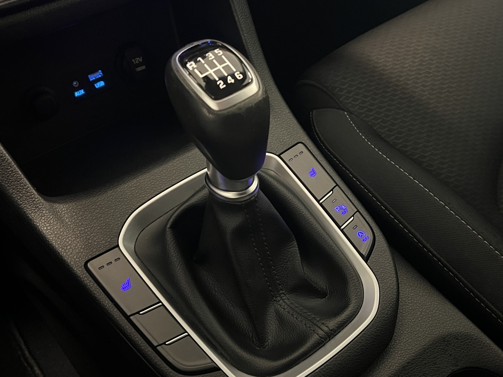 HYUNDAI i30 1.4 T-GDi Amplia-image-15