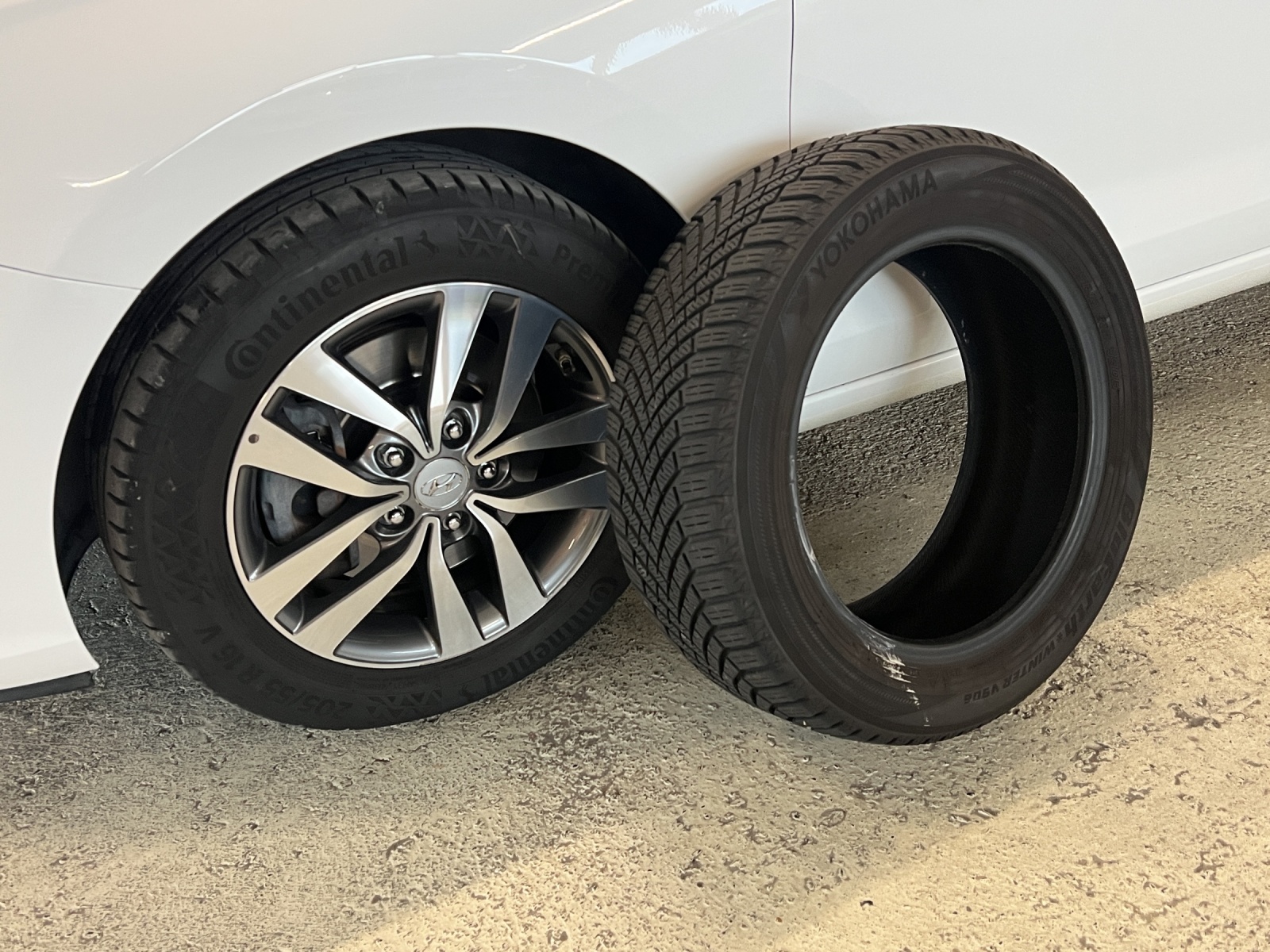 HYUNDAI i30 1.4 T-GDi Amplia-image-18