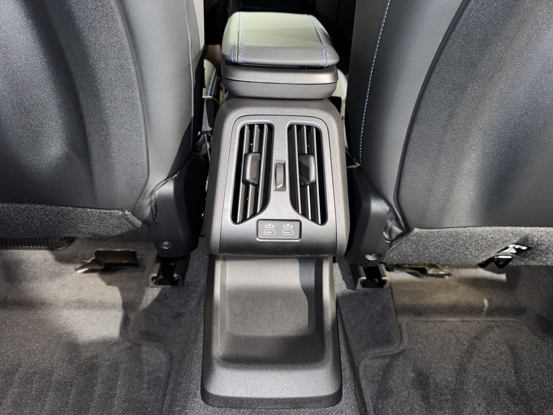 BMW X1 20i sDrive paddles-image-9