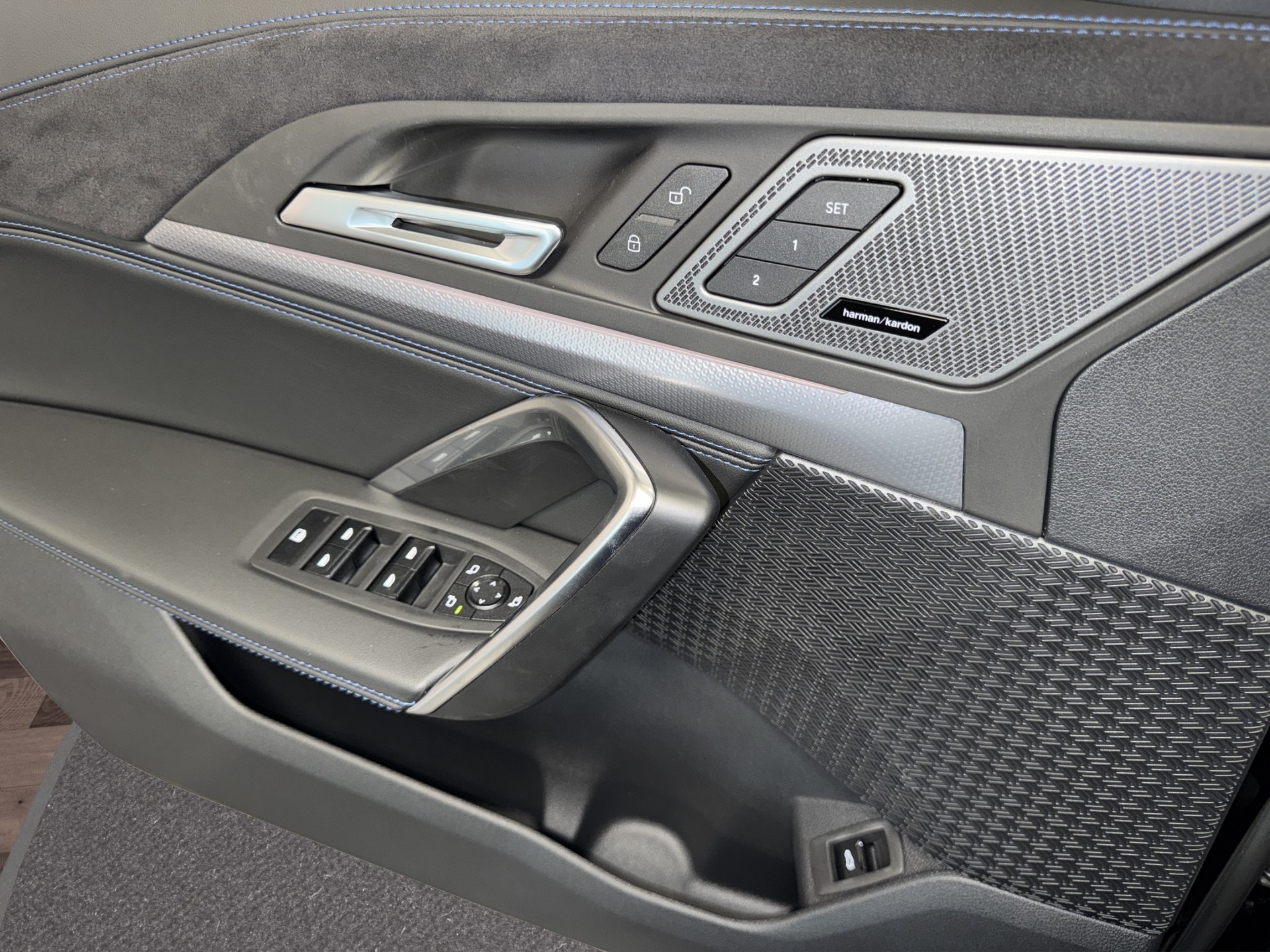 BMW X1 20i sDrive paddles-image-11