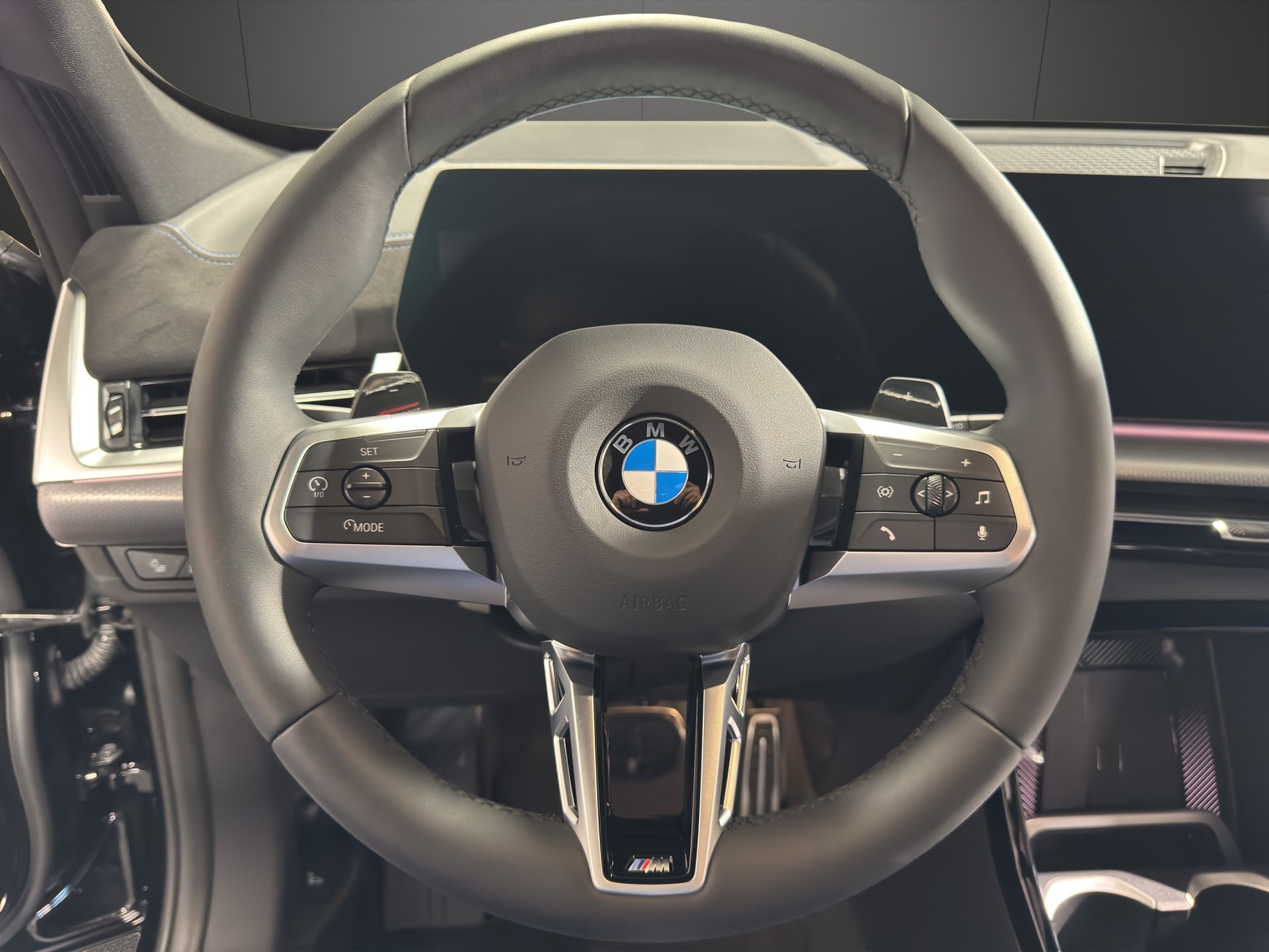 BMW X1 20i sDrive paddles-image-13