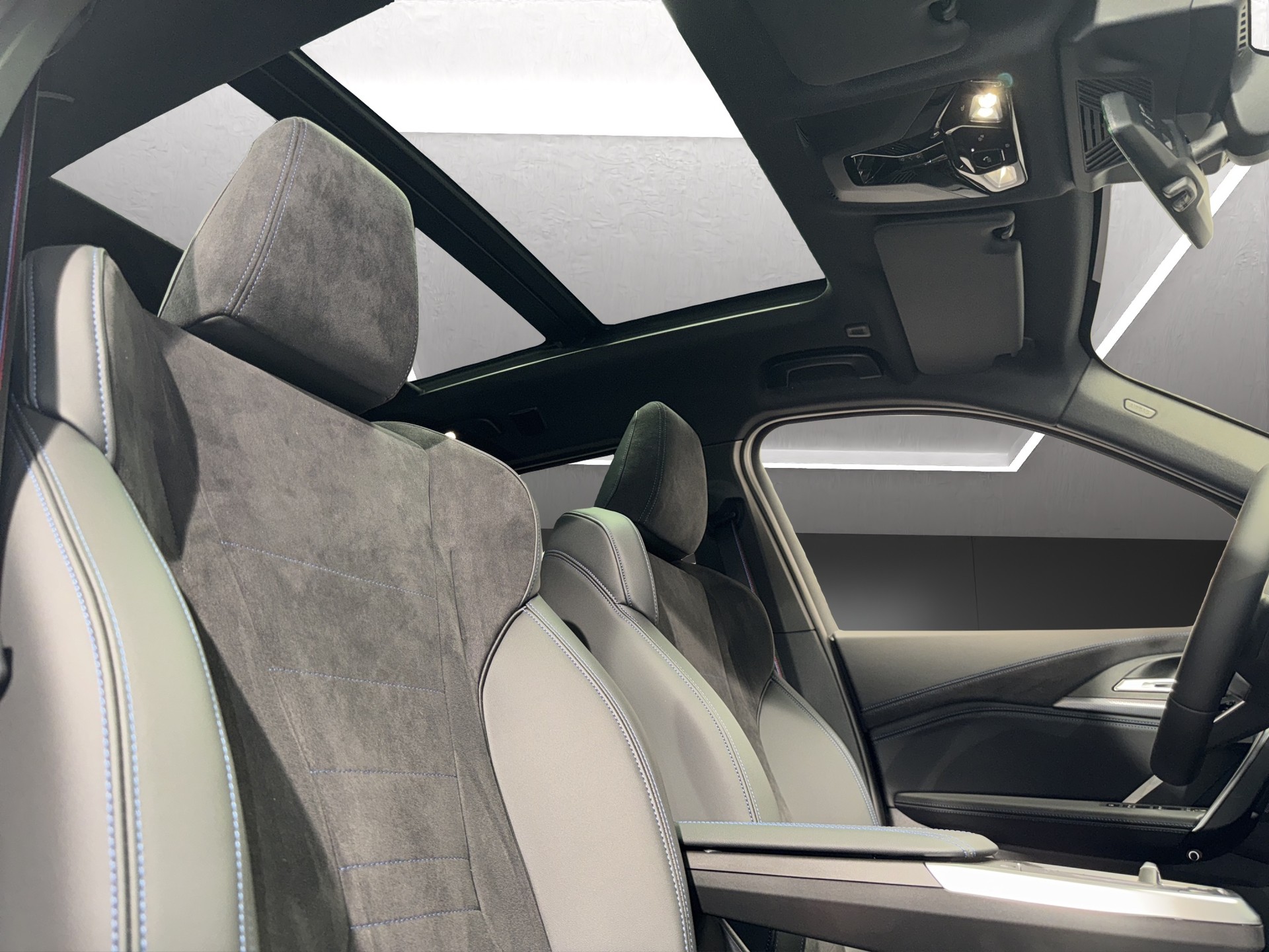 BMW X1 20i sDrive paddles-image-20