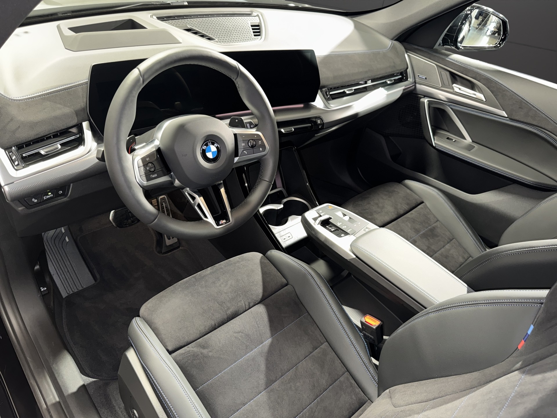 BMW X1 20i sDrive paddles-image-7