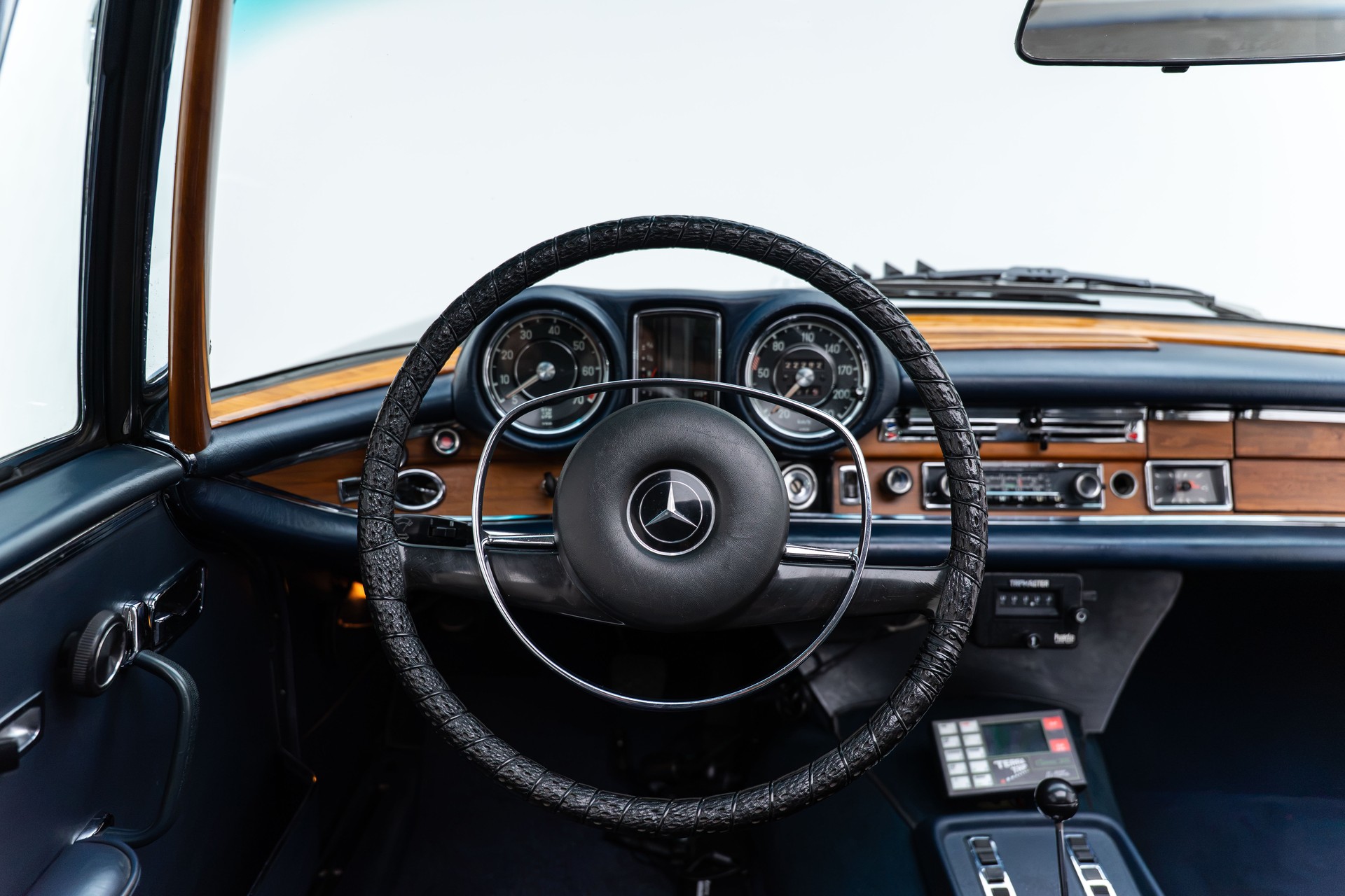 MERCEDES-BENZ 280 SEC-image-26