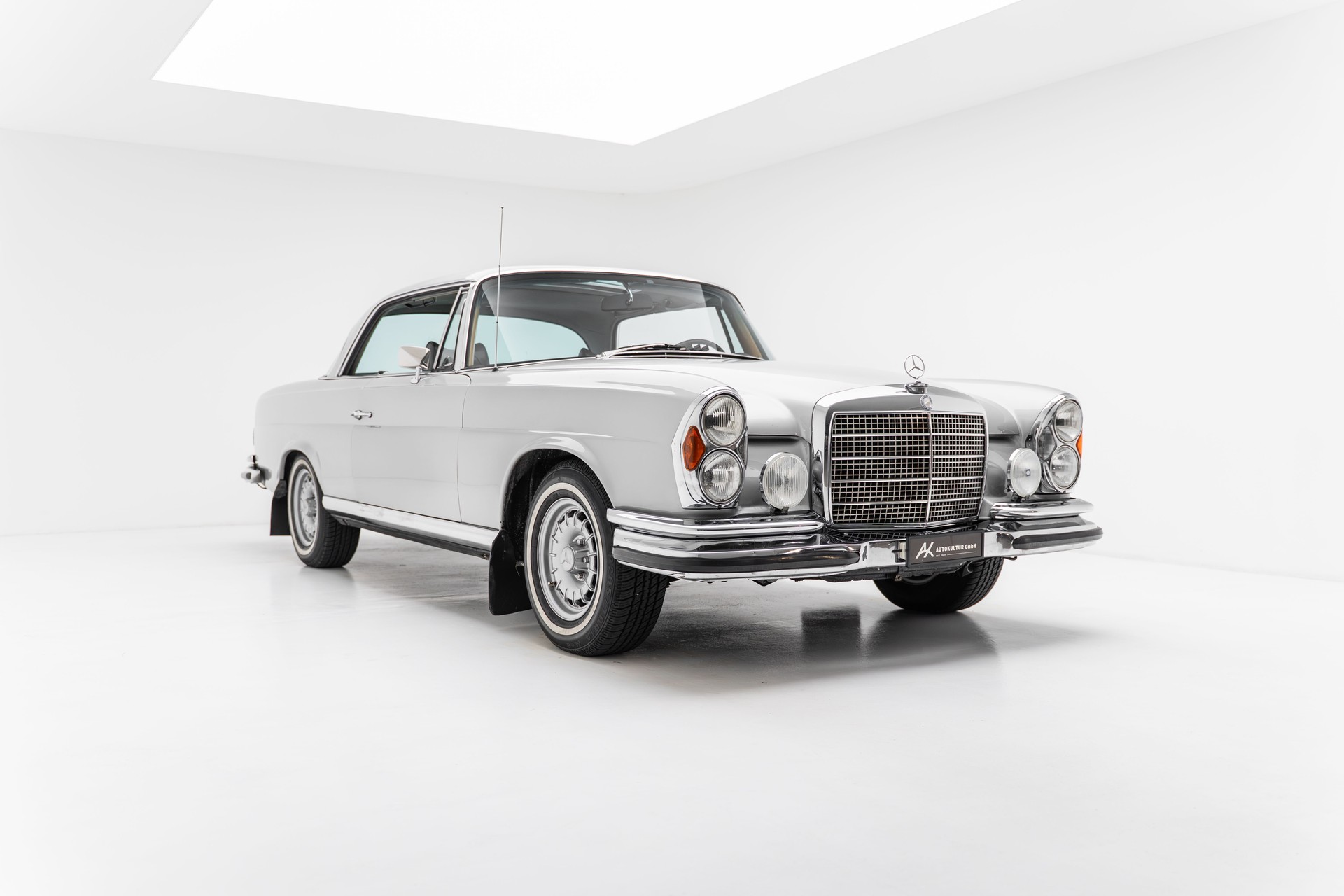 MERCEDES-BENZ 280 SEC-showroom-element-2