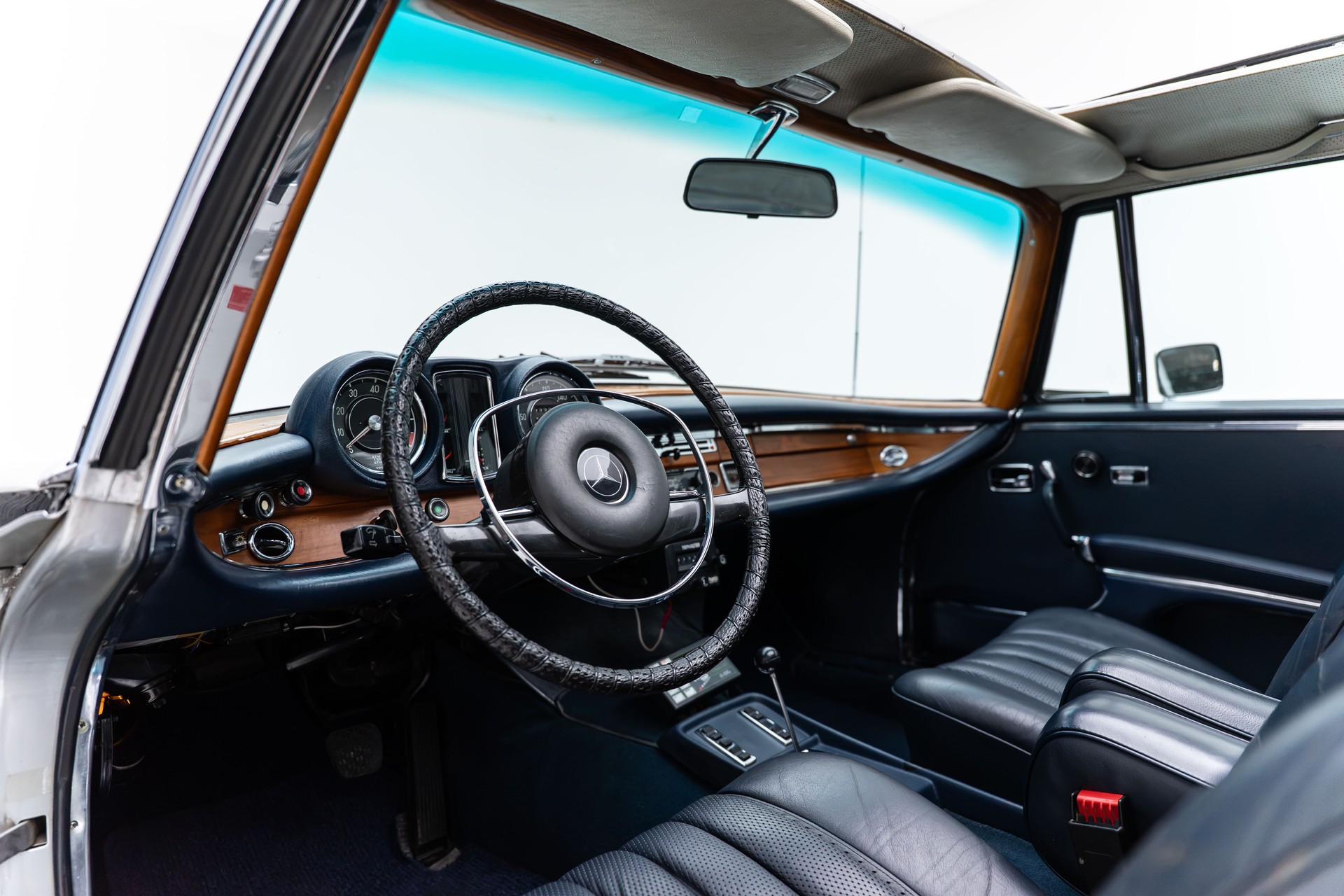 MERCEDES-BENZ 280 SEC-image-24