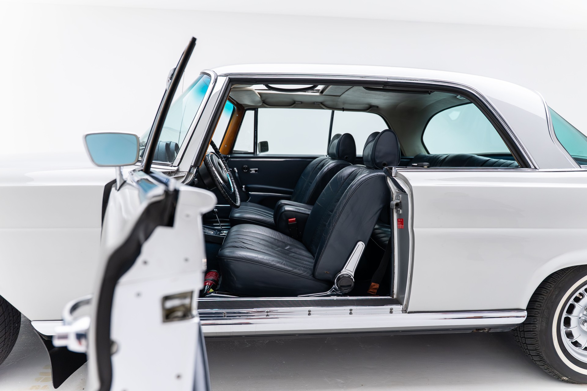 MERCEDES-BENZ 280 SEC-image-22