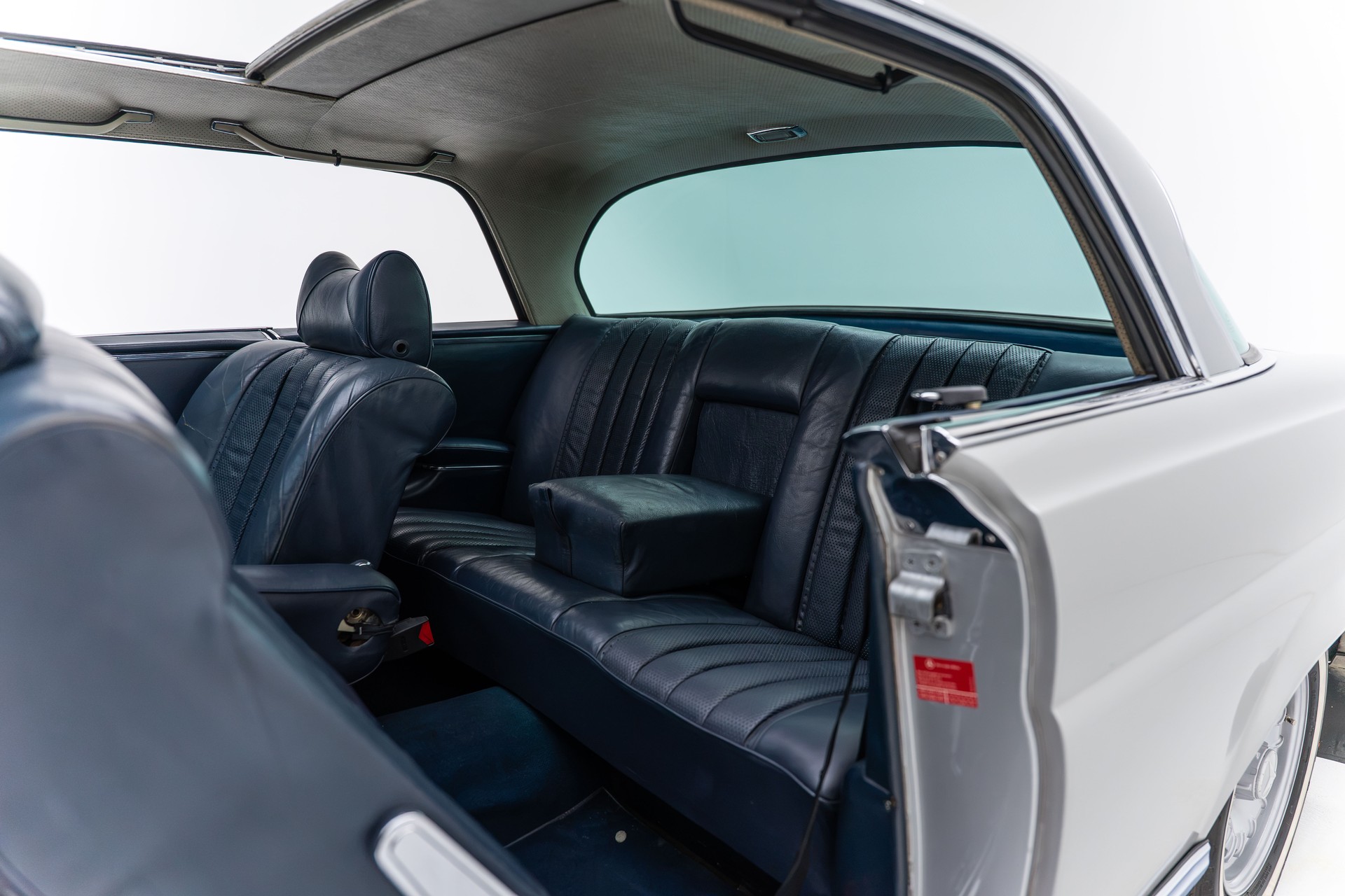 MERCEDES-BENZ 280 SEC-image-29