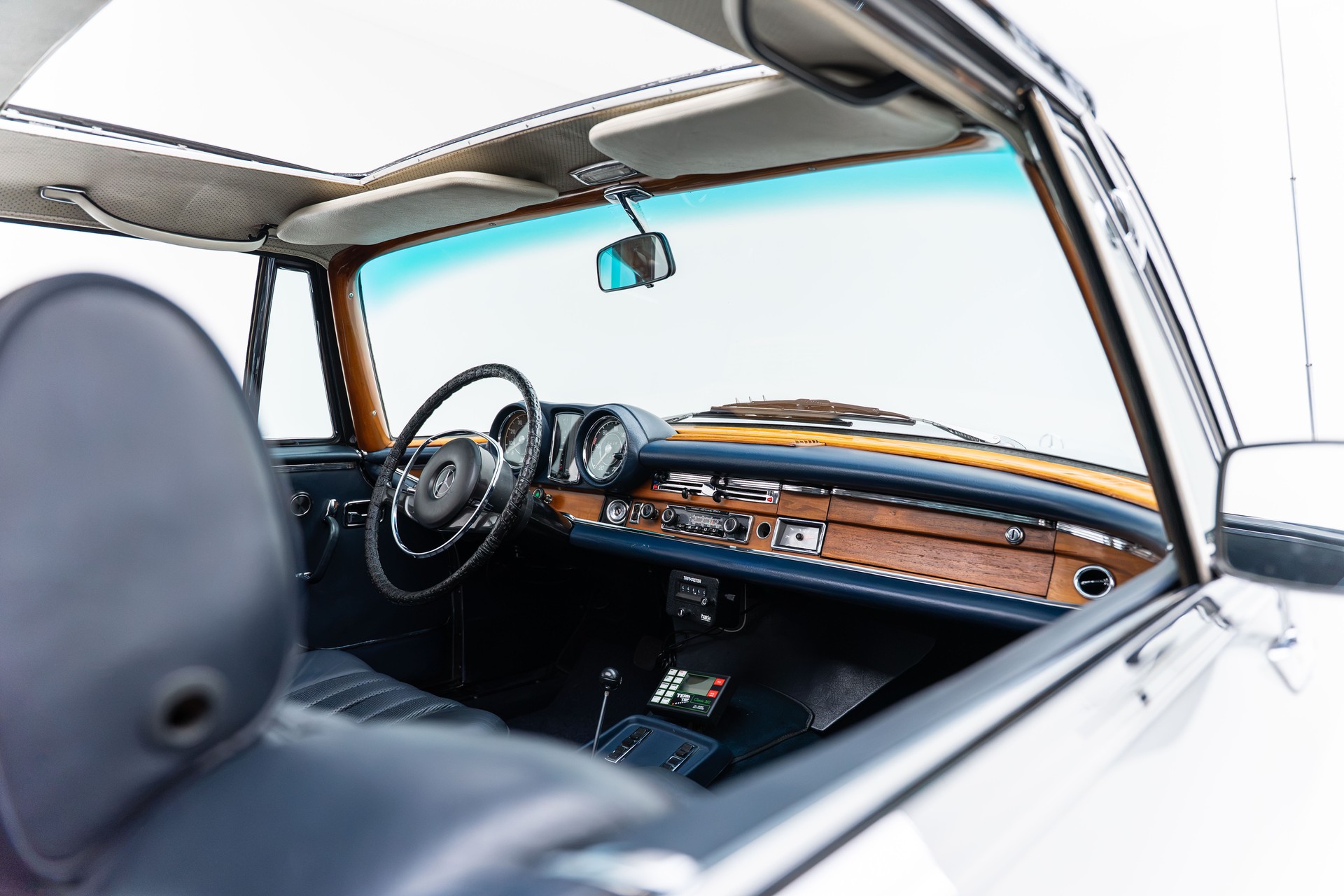 MERCEDES-BENZ 280 SEC-image-28