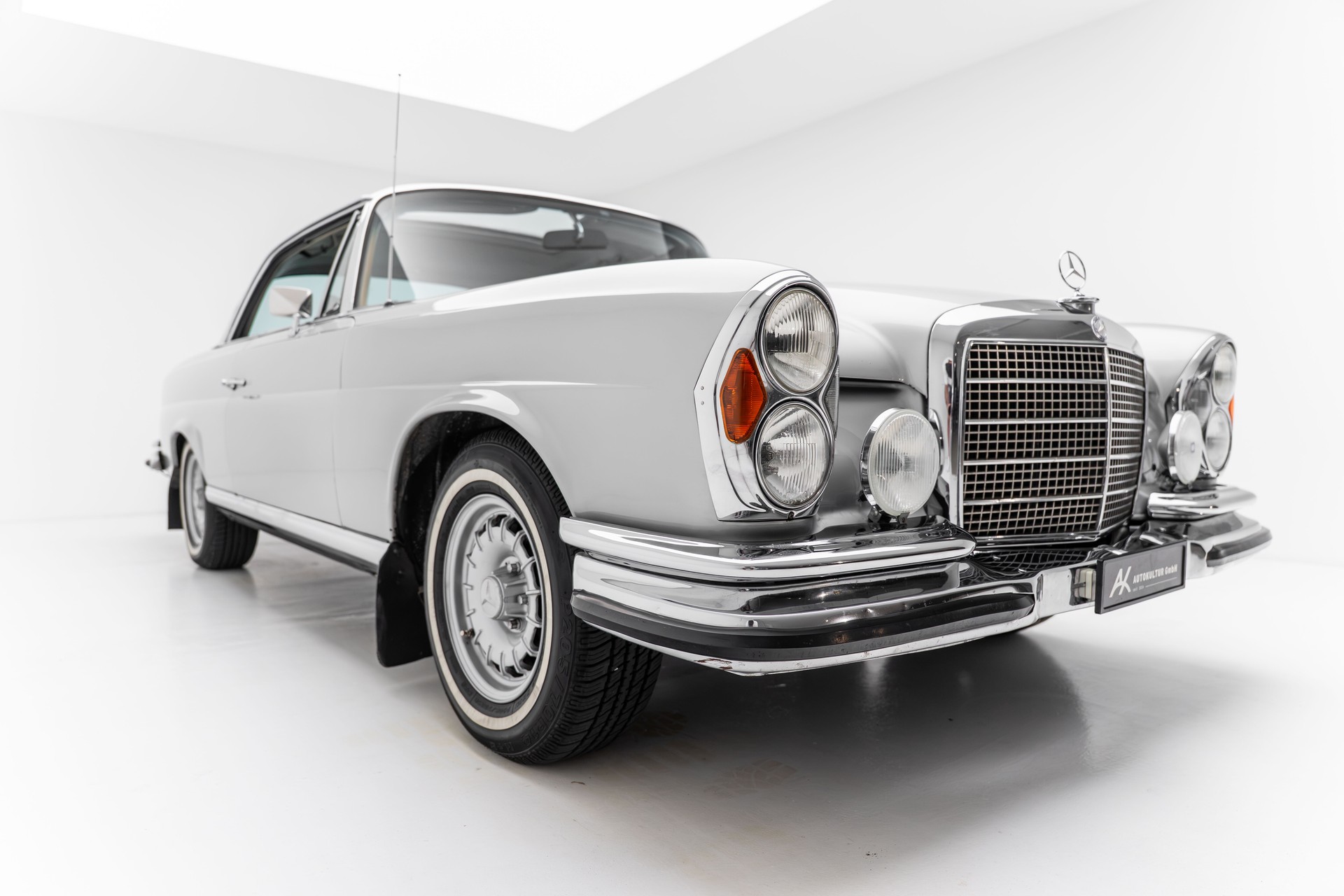 MERCEDES-BENZ 280 SEC-showroom-element-3