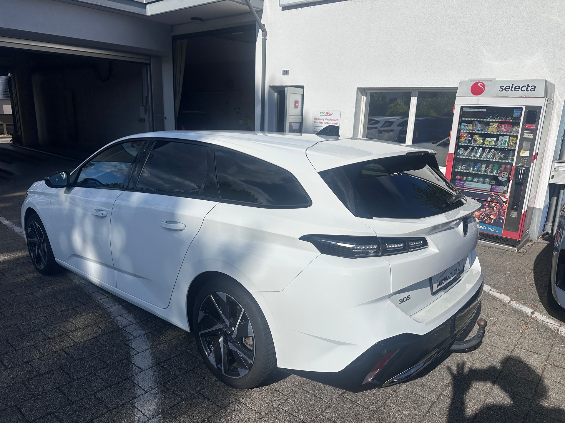 PEUGEOT 308 SW 1.5 BlueHDI Allure EAT8-image-3