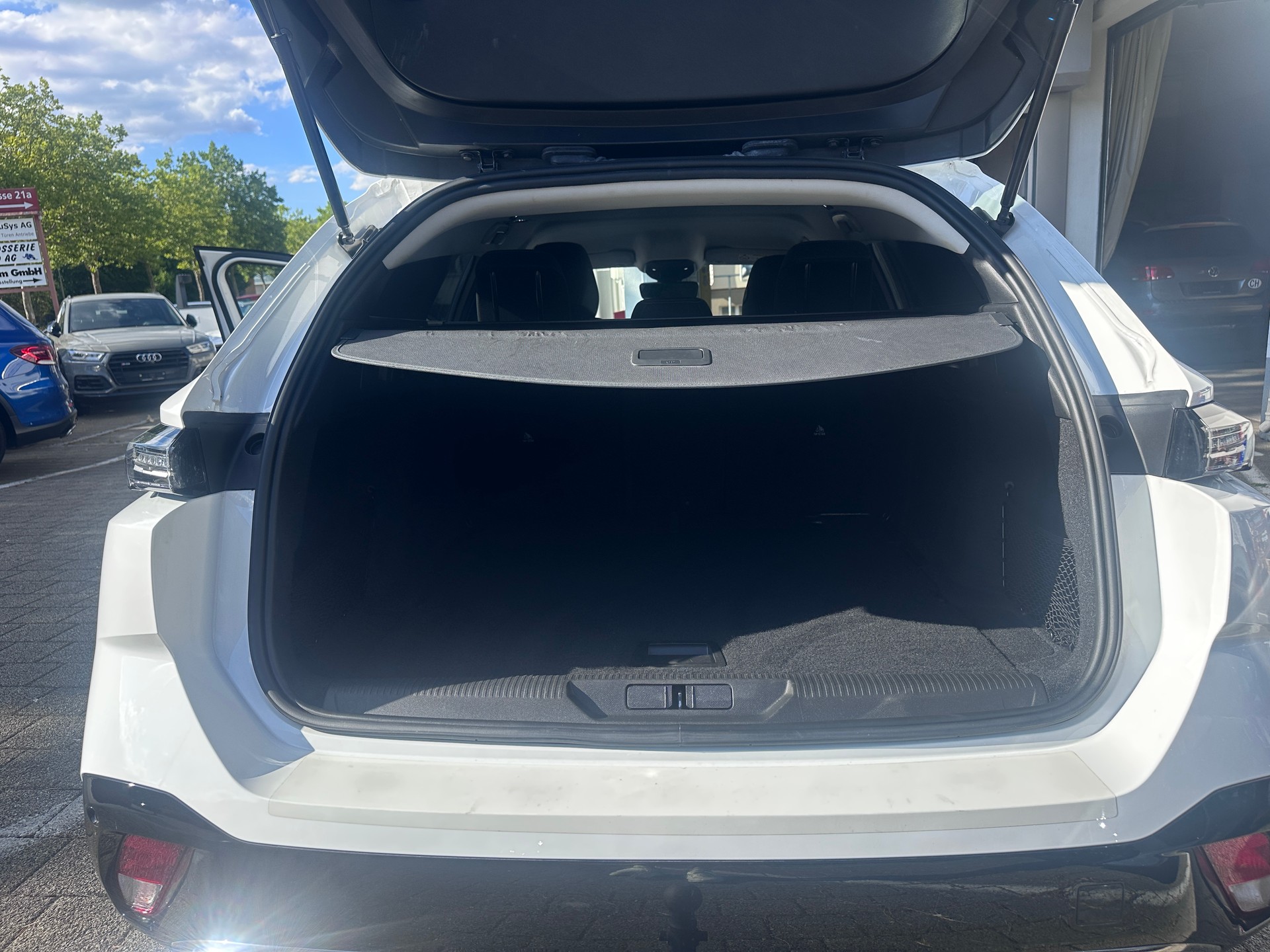 PEUGEOT 308 SW 1.5 BlueHDI Allure EAT8-image-20