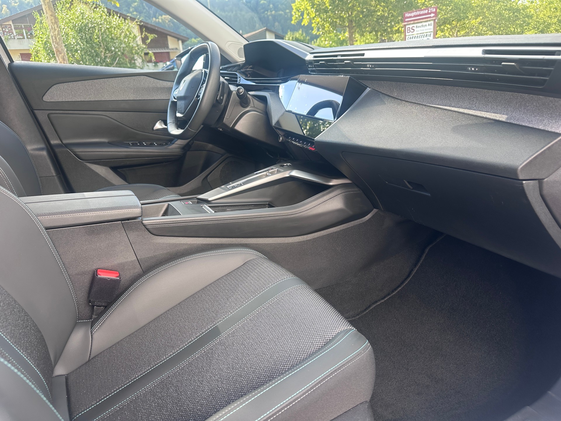 PEUGEOT 308 SW 1.5 BlueHDI Allure EAT8-image-15