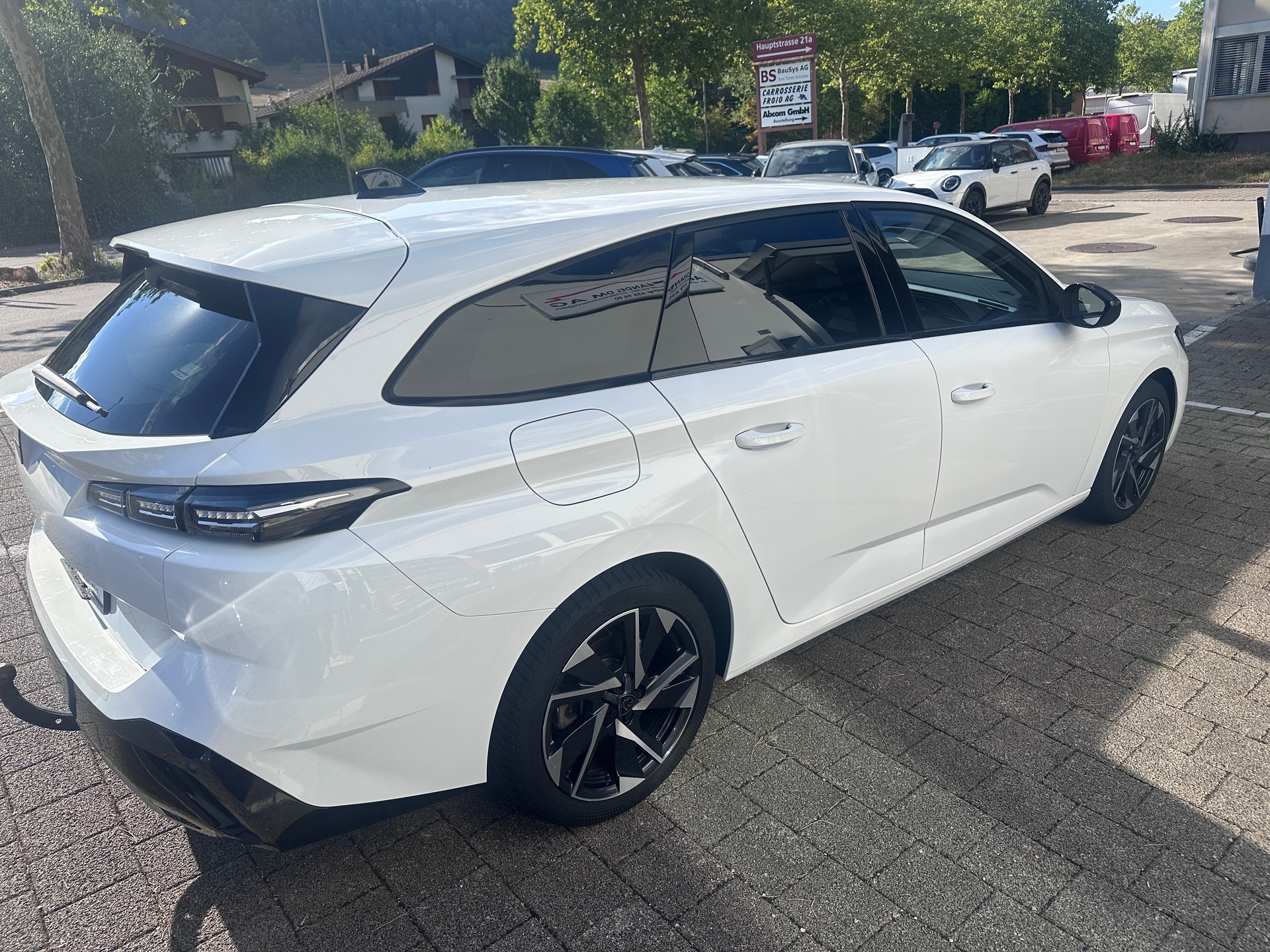 PEUGEOT 308 SW 1.5 BlueHDI Allure EAT8-image-5